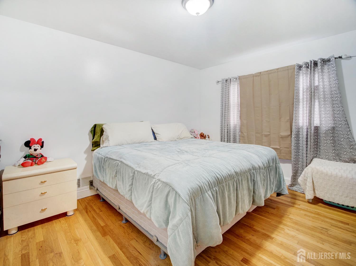 17 Thelma, Colonia, NJ, 07067