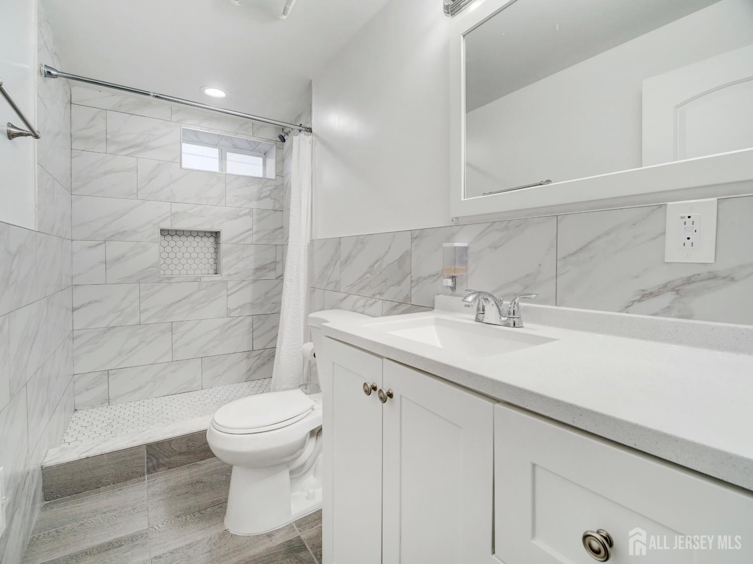 17 Thelma, Colonia, NJ, 07067