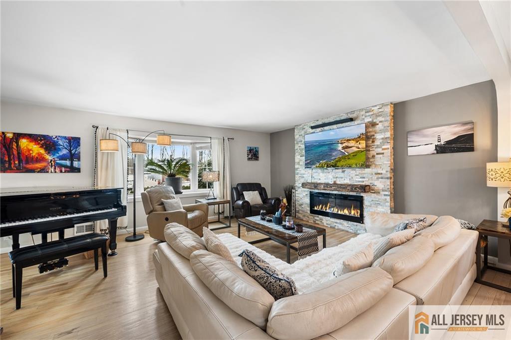 15 New Dover, Colonia, NJ, 07067