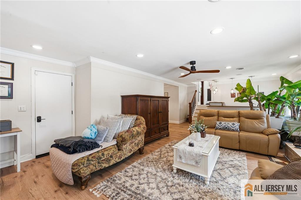 15 New Dover, Colonia, NJ, 07067