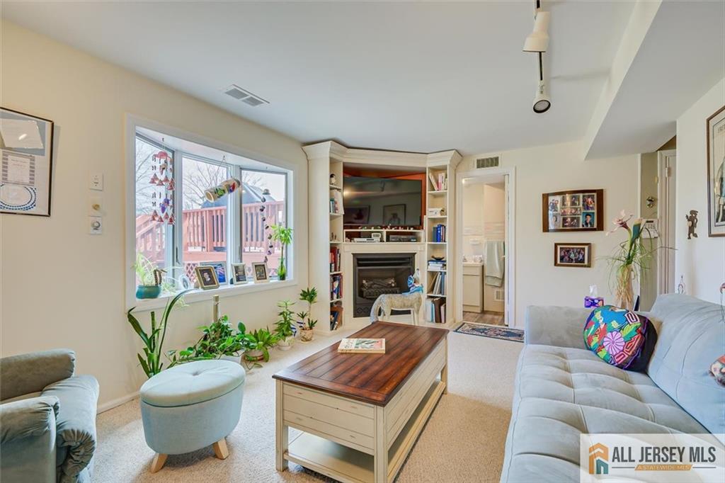 68 Beechwood, Edison, NJ, 08837