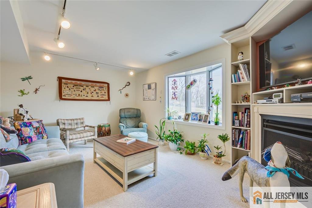 68 Beechwood, Edison, NJ, 08837