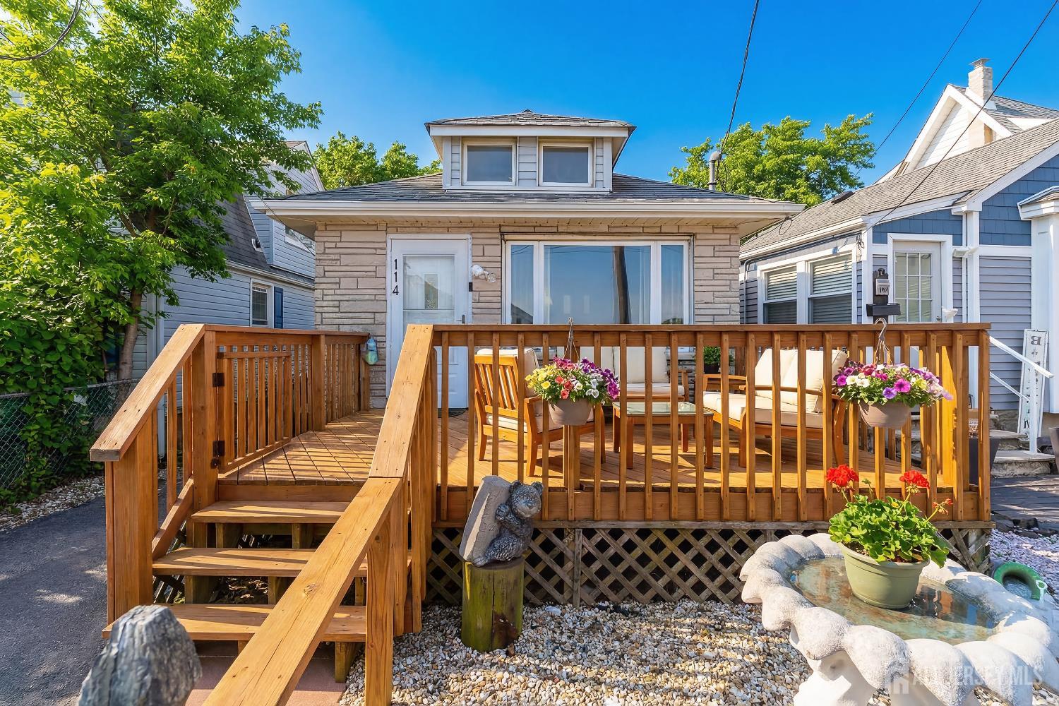 Photo of 114 Shoreland Circle