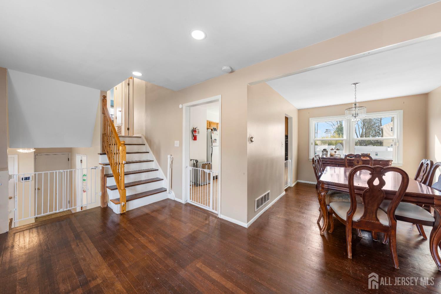 4 Estok, Edison, NJ, 08817