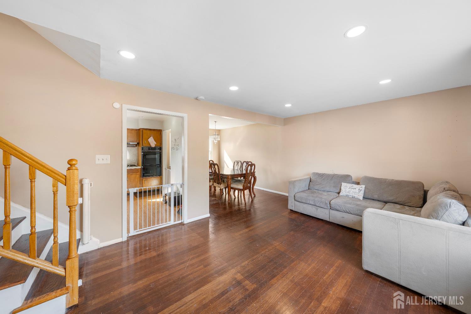 4 Estok, Edison, NJ, 08817