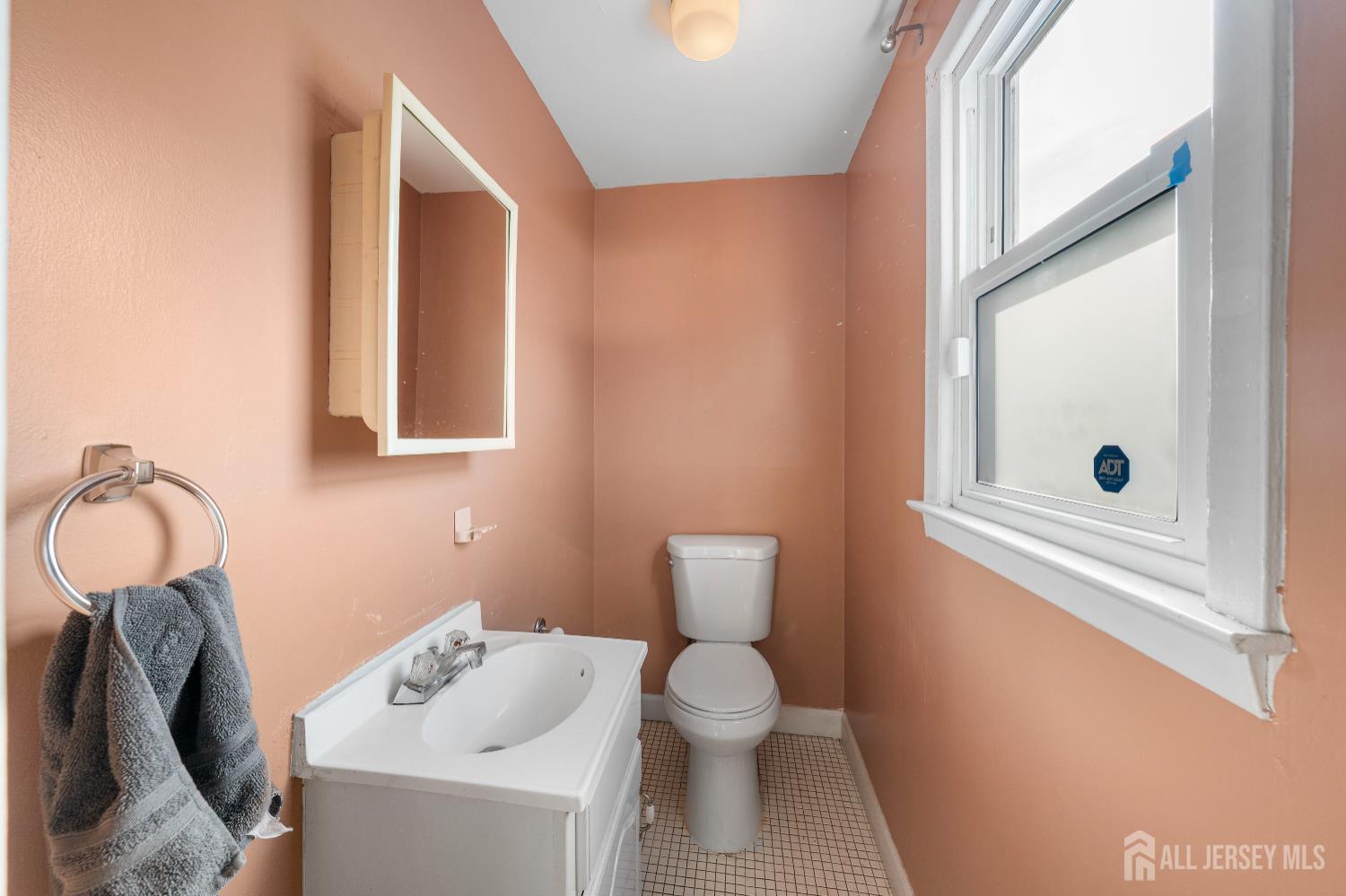 4 Estok, Edison, NJ, 08817