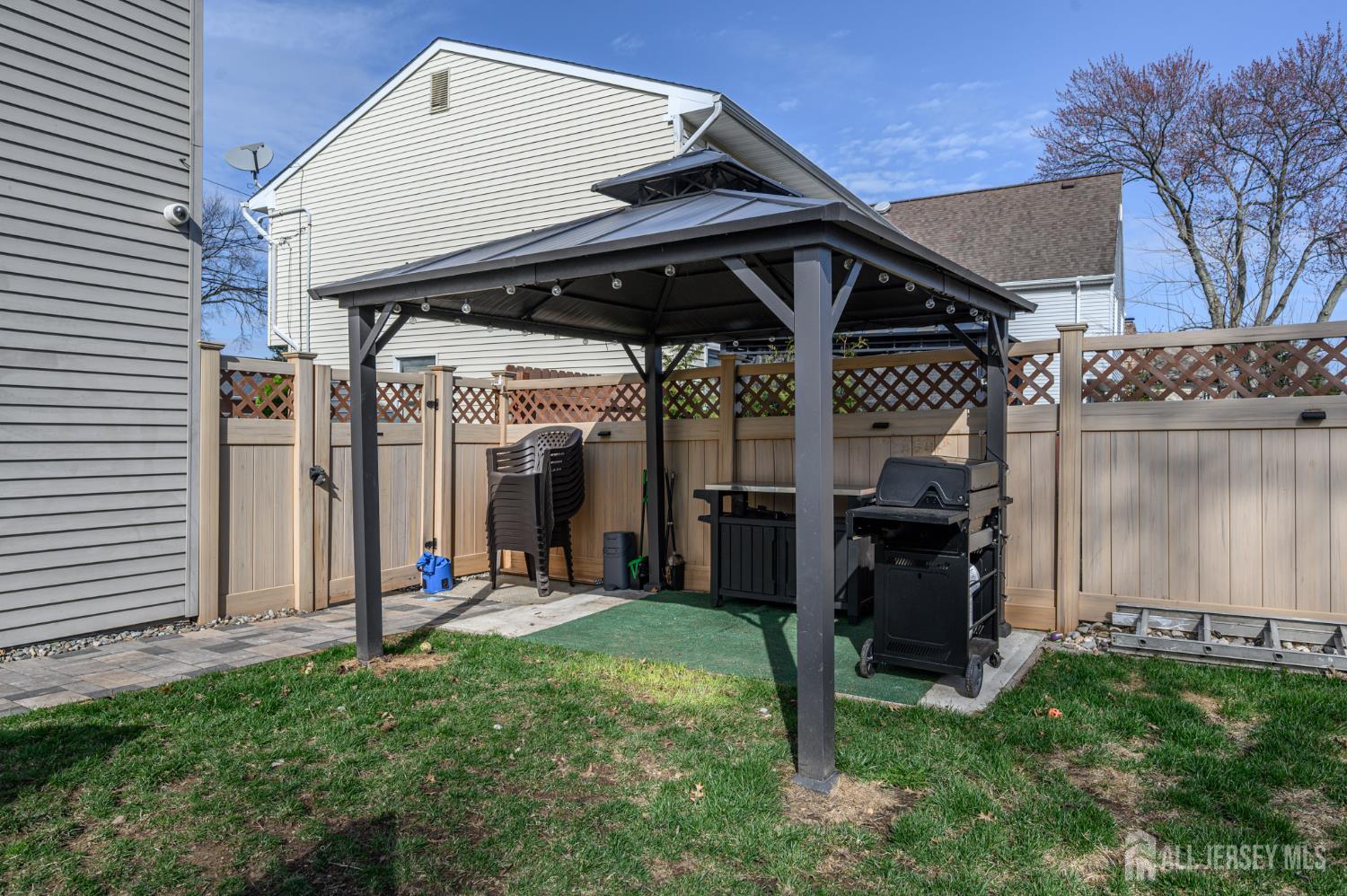 245 Florence, Colonia, NJ, 07067