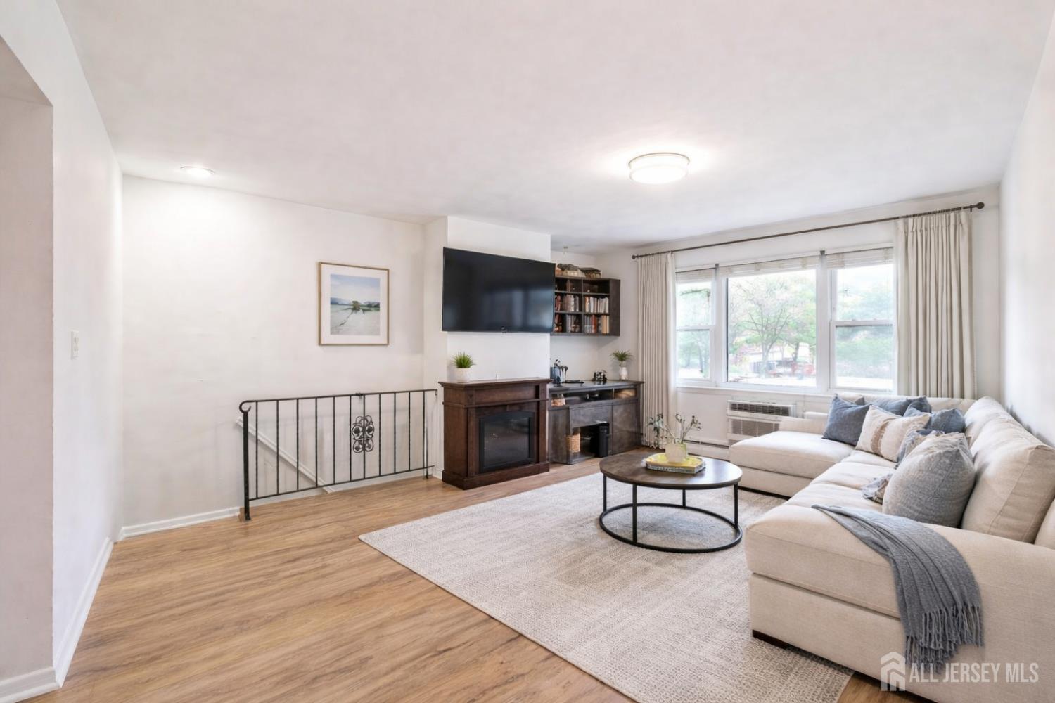 72 Fox UNIT 7b, Edison, NJ, 08817