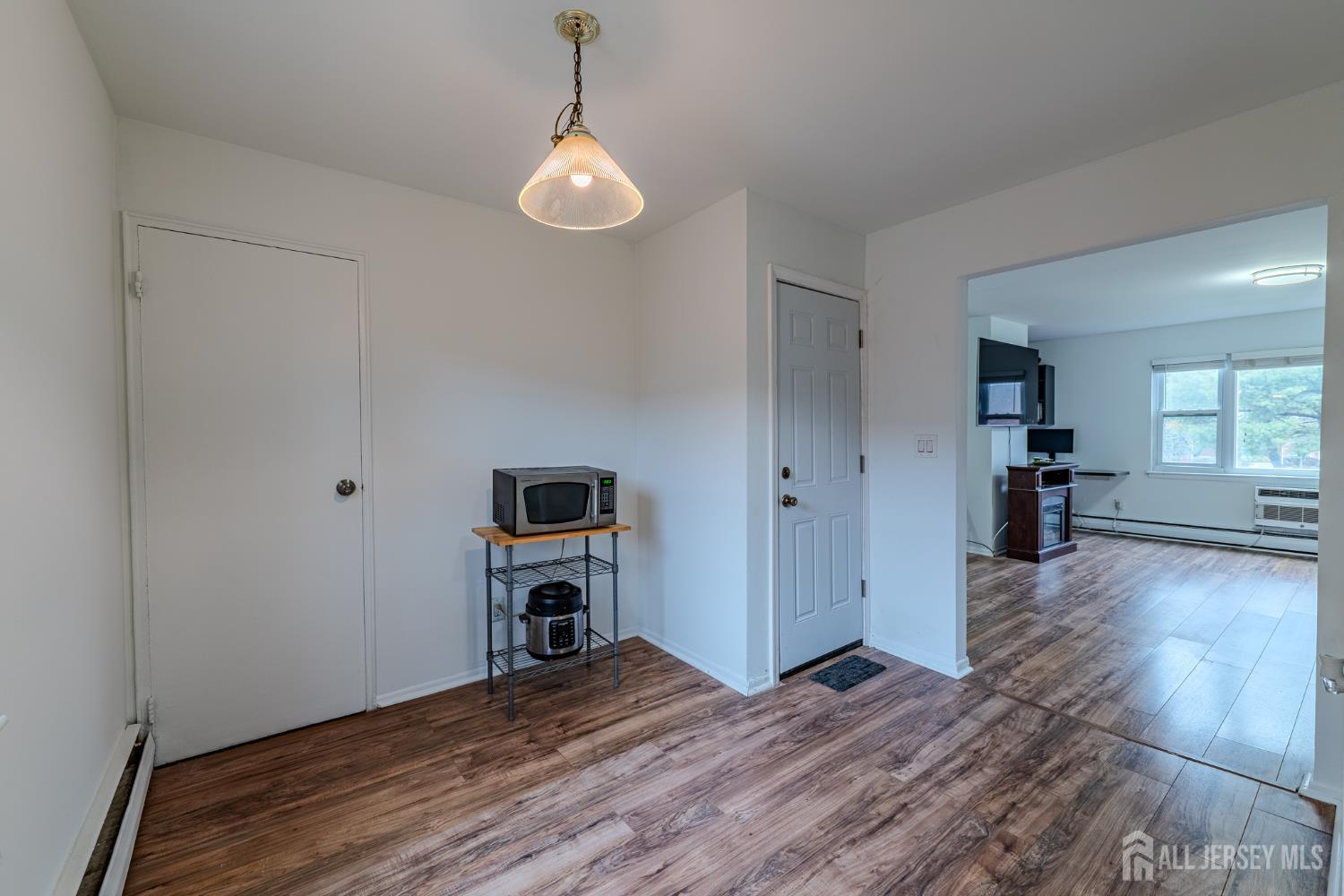 72 Fox UNIT 7b, Edison, NJ, 08817