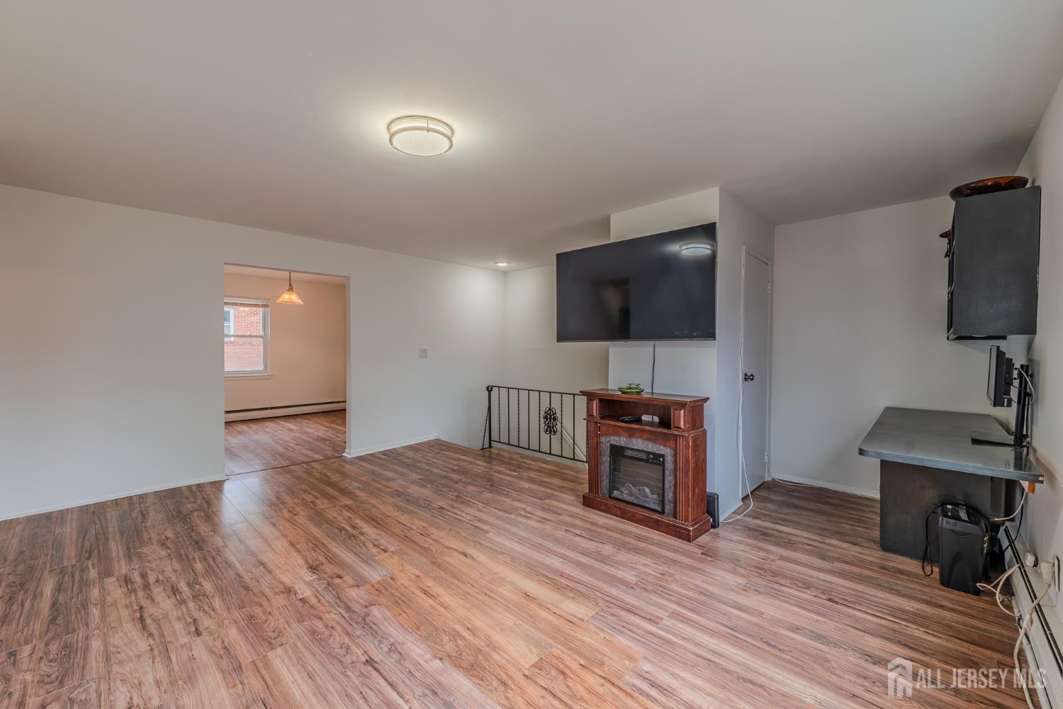 72 Fox UNIT 7b, Edison, NJ, 08817