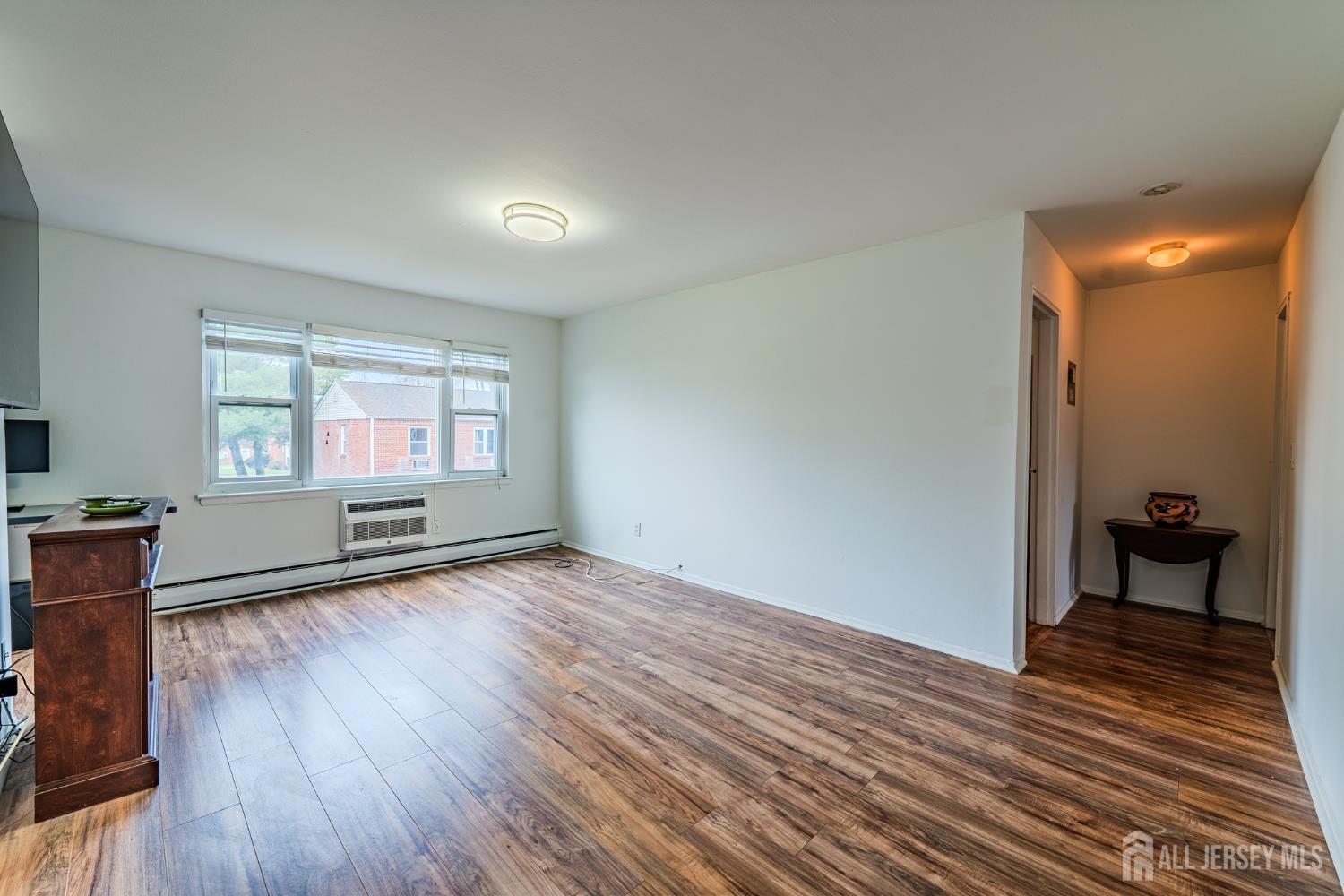 72 Fox UNIT 7b, Edison, NJ, 08817