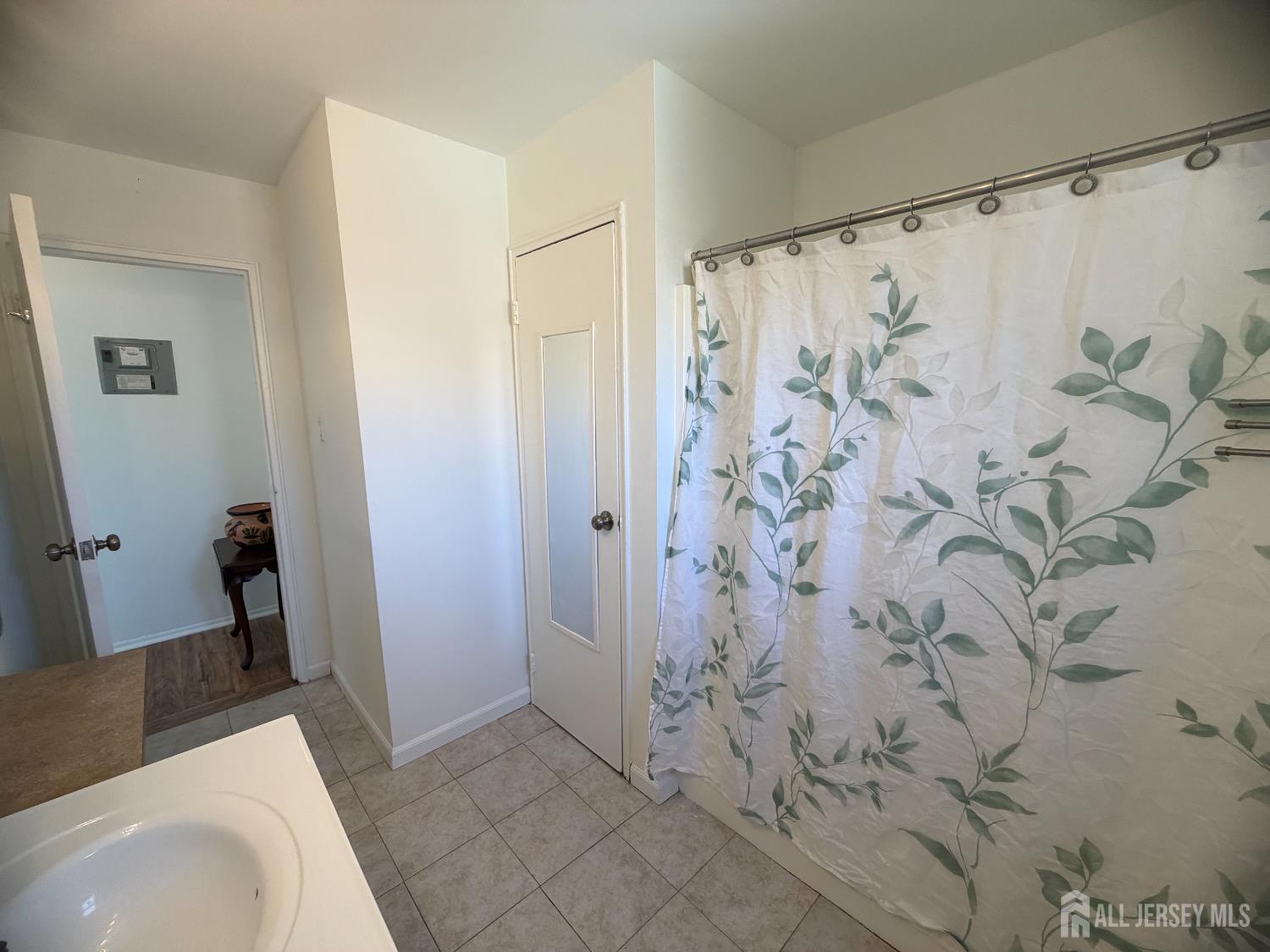 72 Fox UNIT 7b, Edison, NJ, 08817