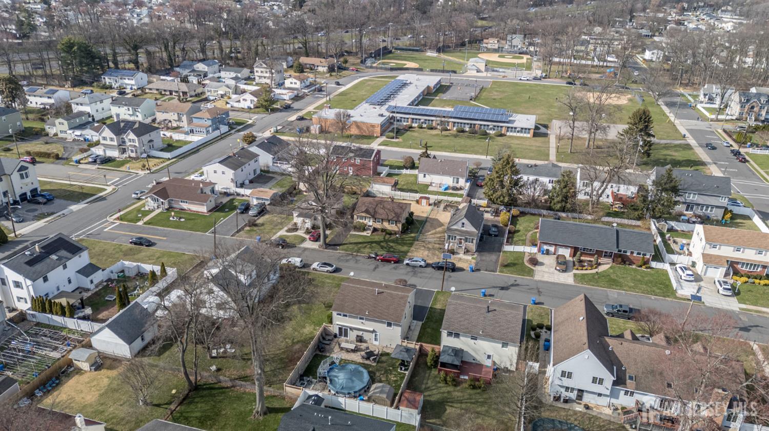 245 Florence, Colonia, NJ, 07067