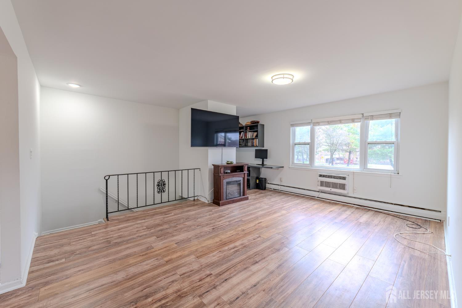 72 Fox UNIT 7b, Edison, NJ, 08817