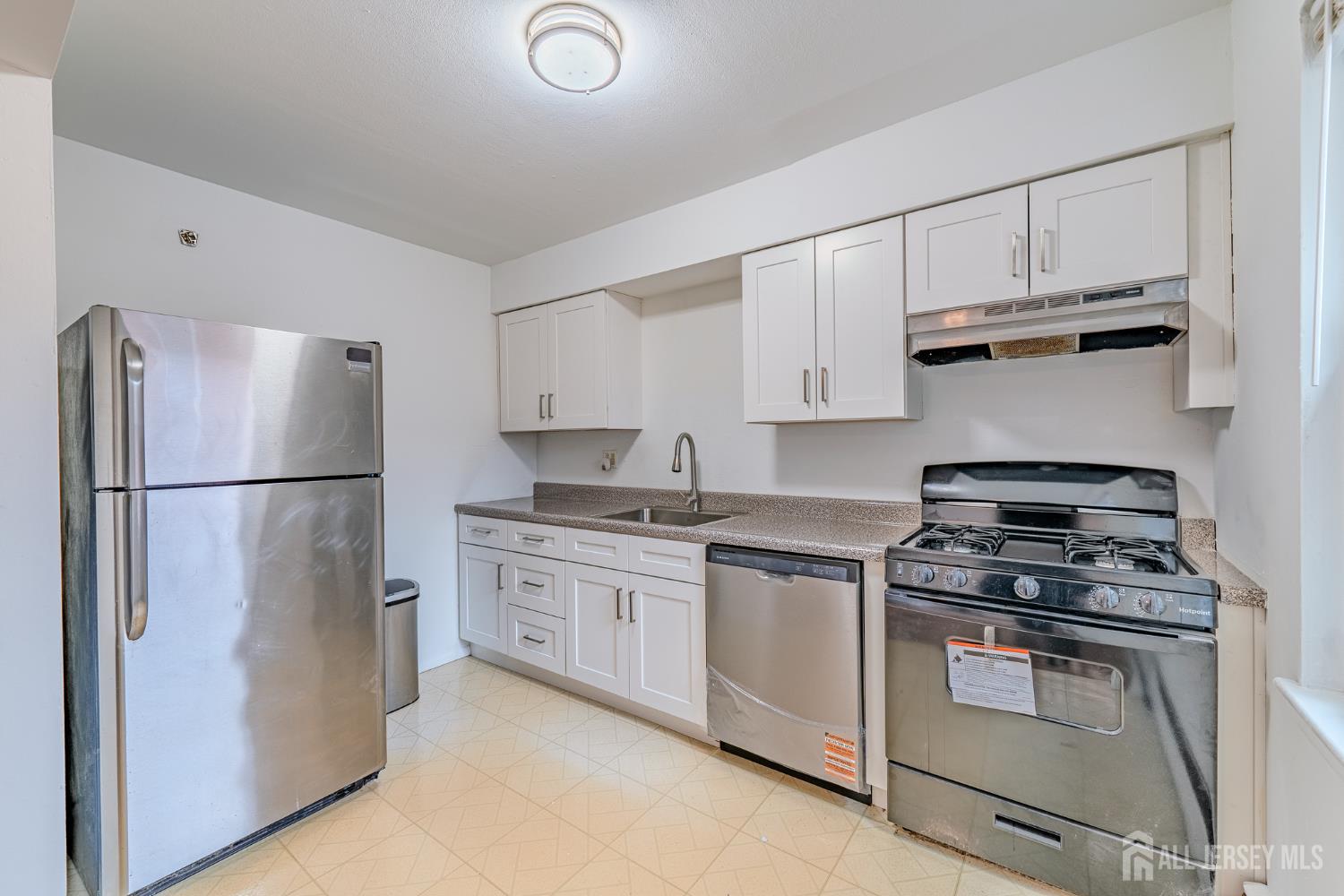 72 Fox UNIT 7b, Edison, NJ, 08817