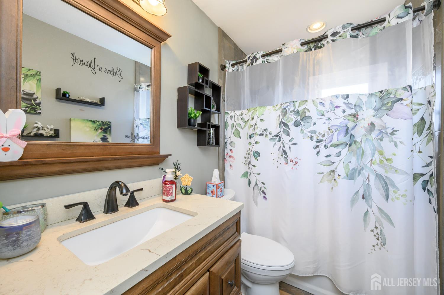245 Florence, Colonia, NJ, 07067