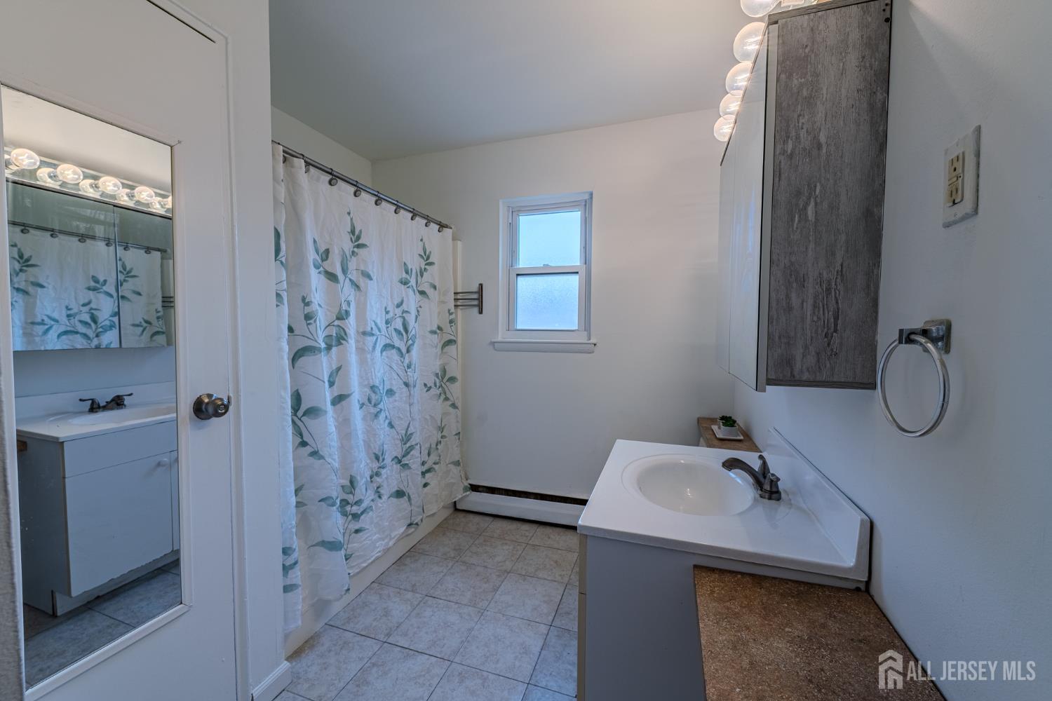 72 Fox UNIT 7b, Edison, NJ, 08817