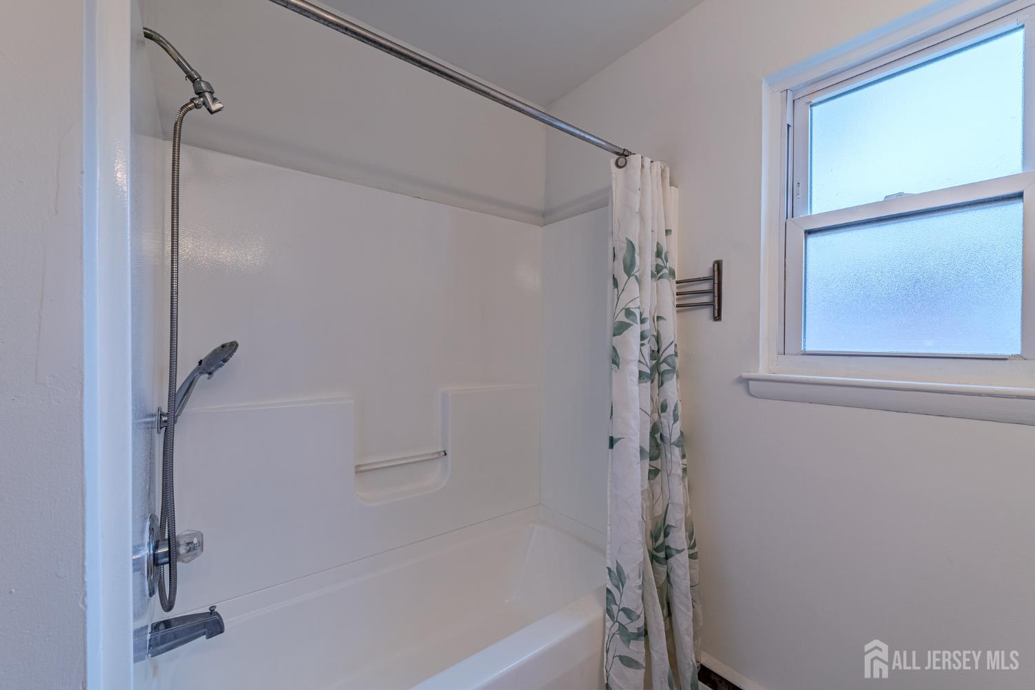 72 Fox UNIT 7b, Edison, NJ, 08817