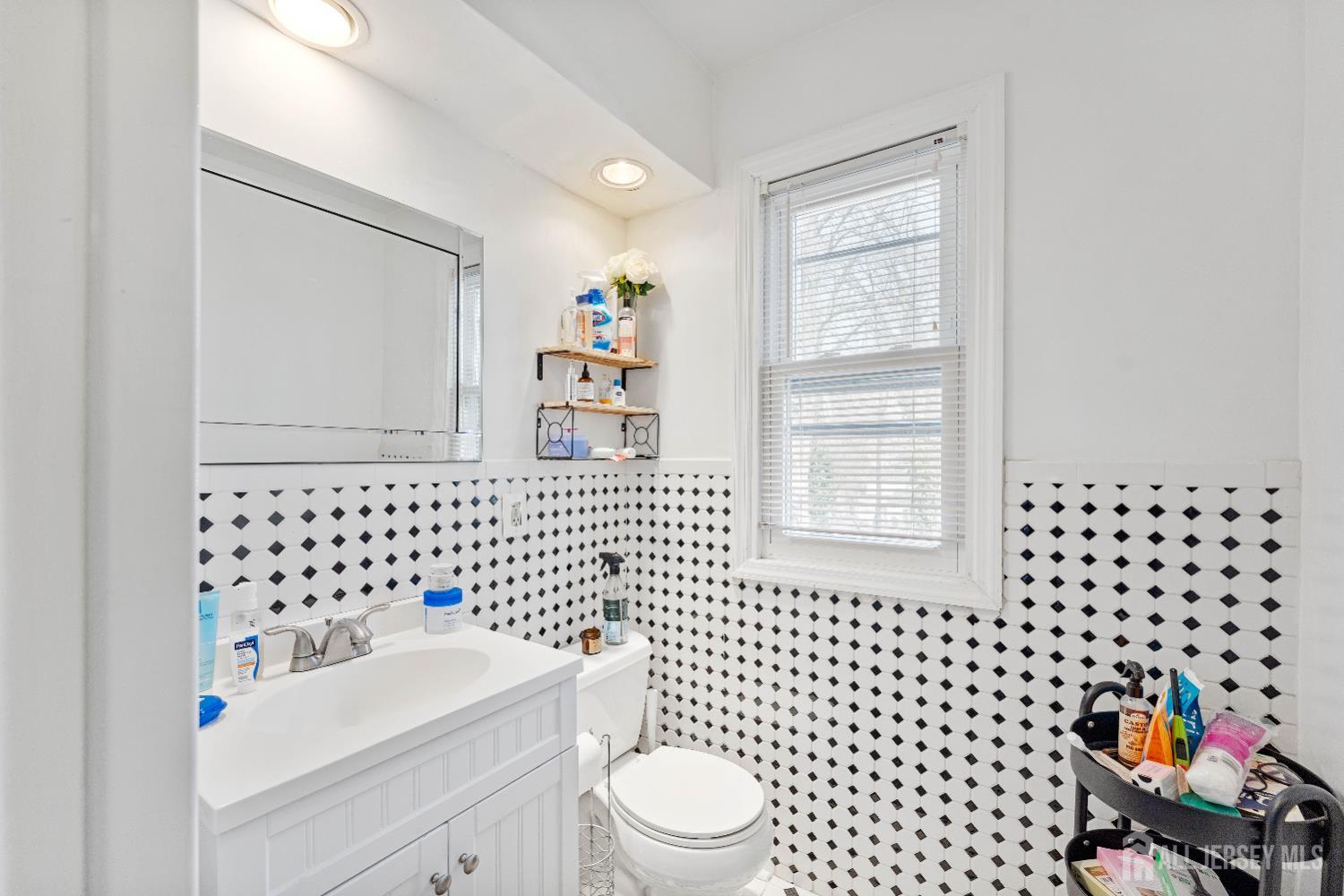 150 W 5th, Roselle, NJ, 07202