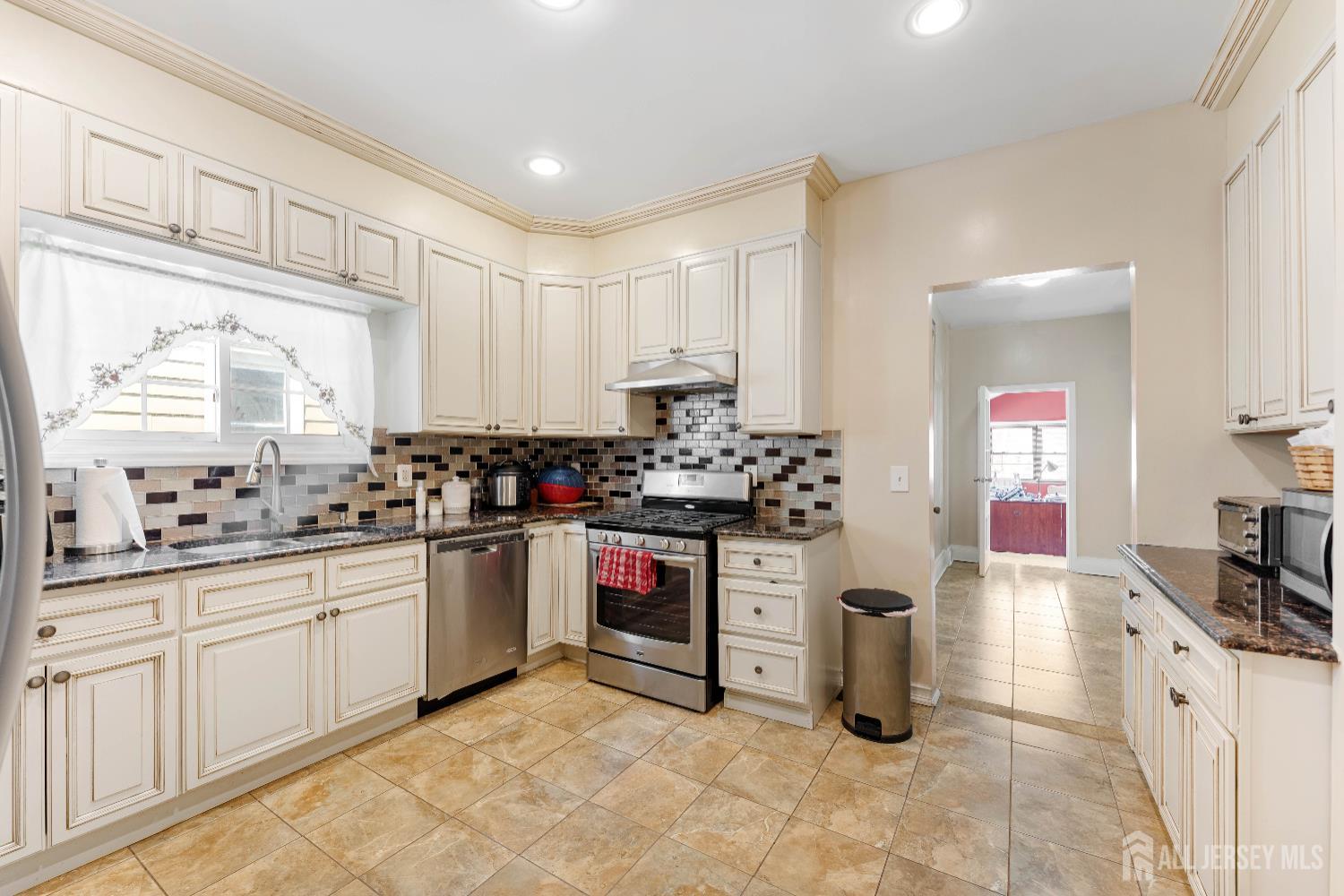 150 W 5th, Roselle, NJ, 07202