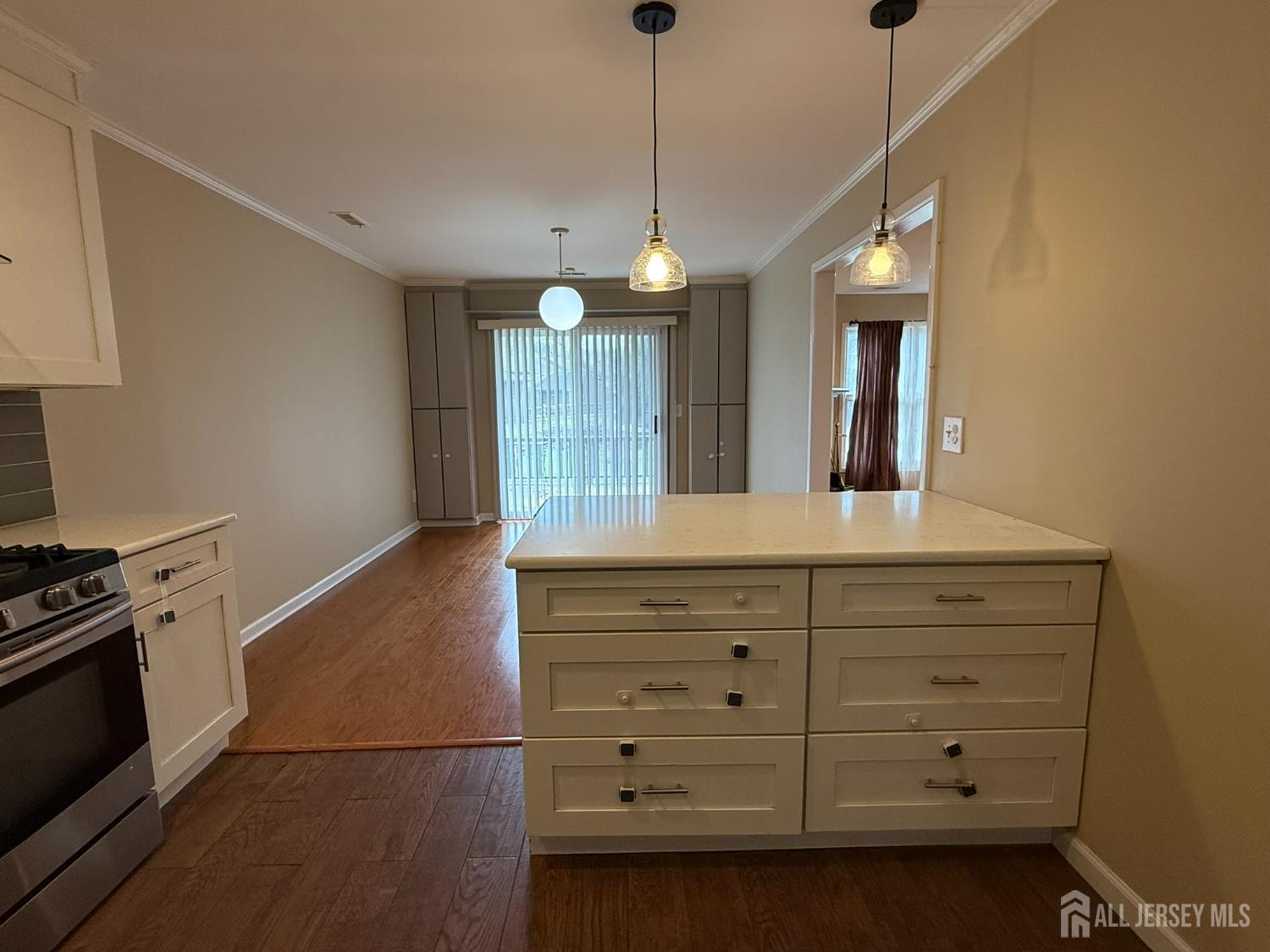 54 Holly, Edison, NJ, 08820