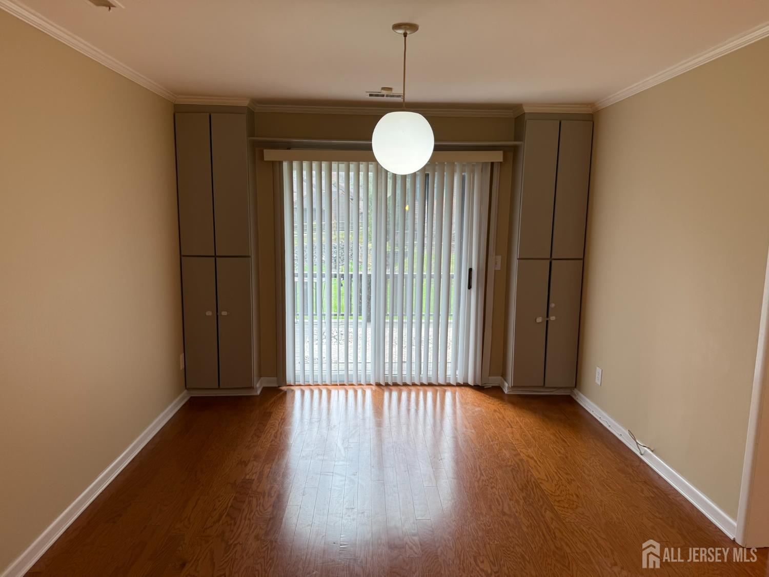 54 Holly, Edison, NJ, 08820