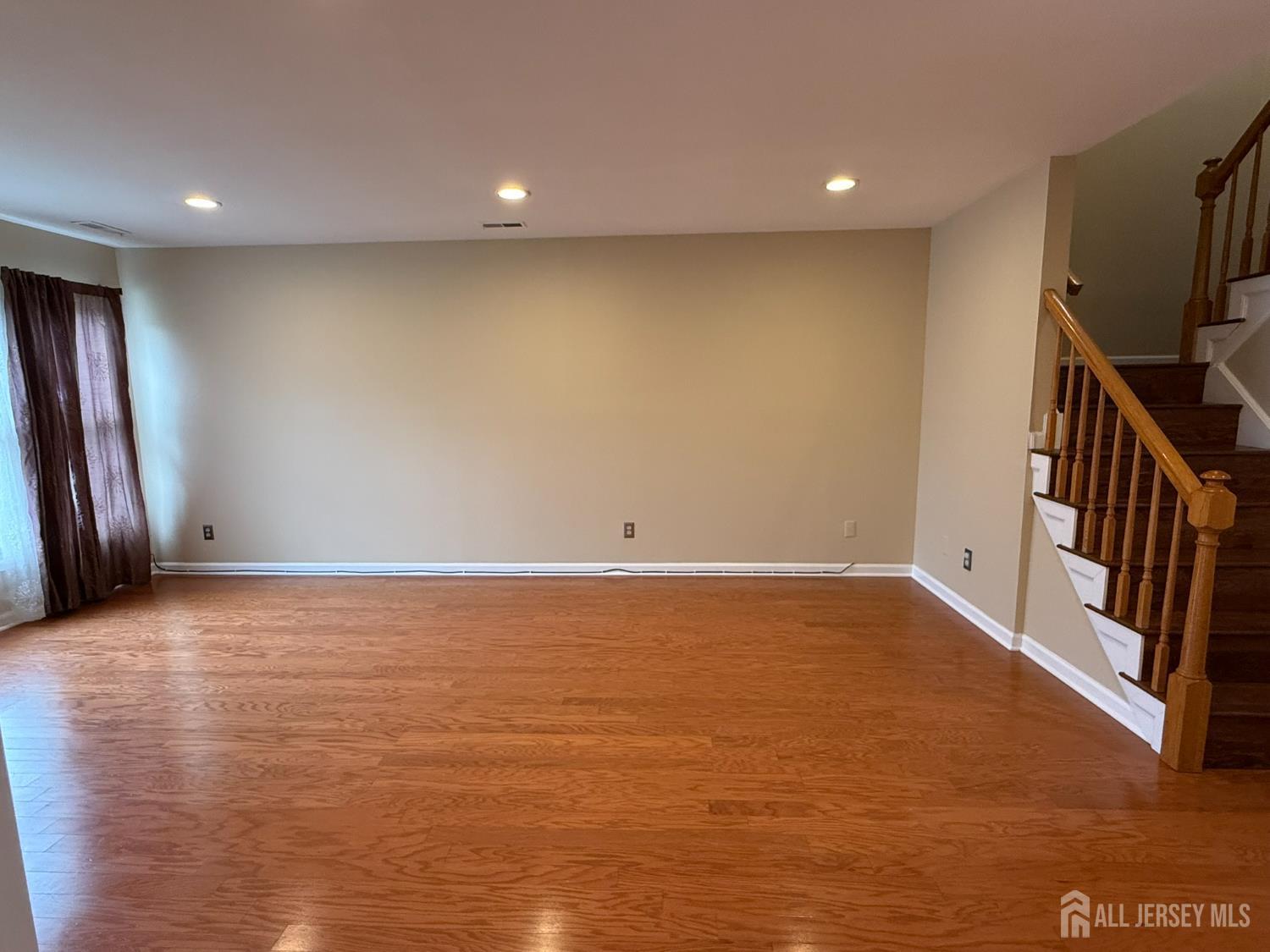 54 Holly, Edison, NJ, 08820