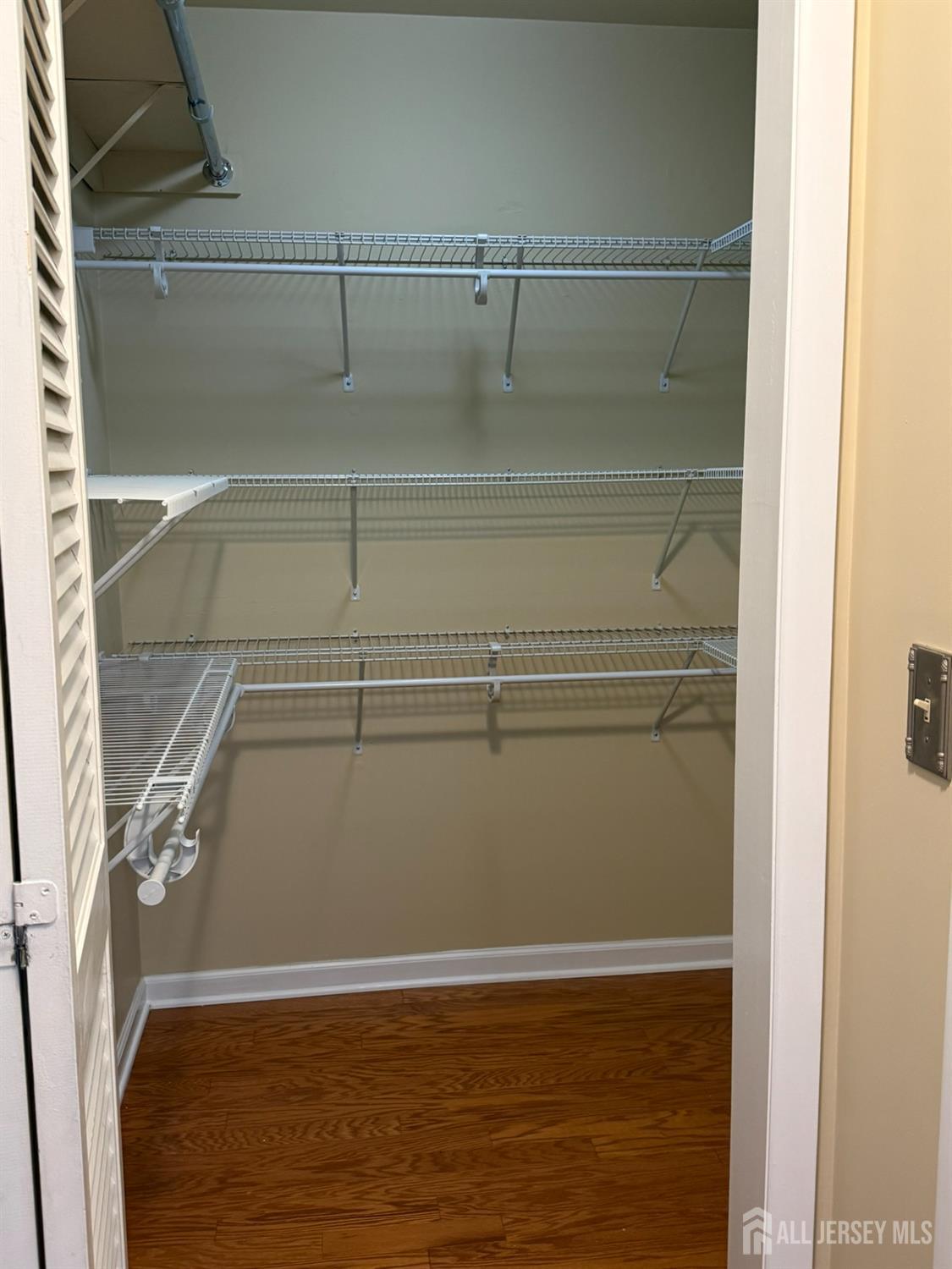 54 Holly, Edison, NJ, 08820