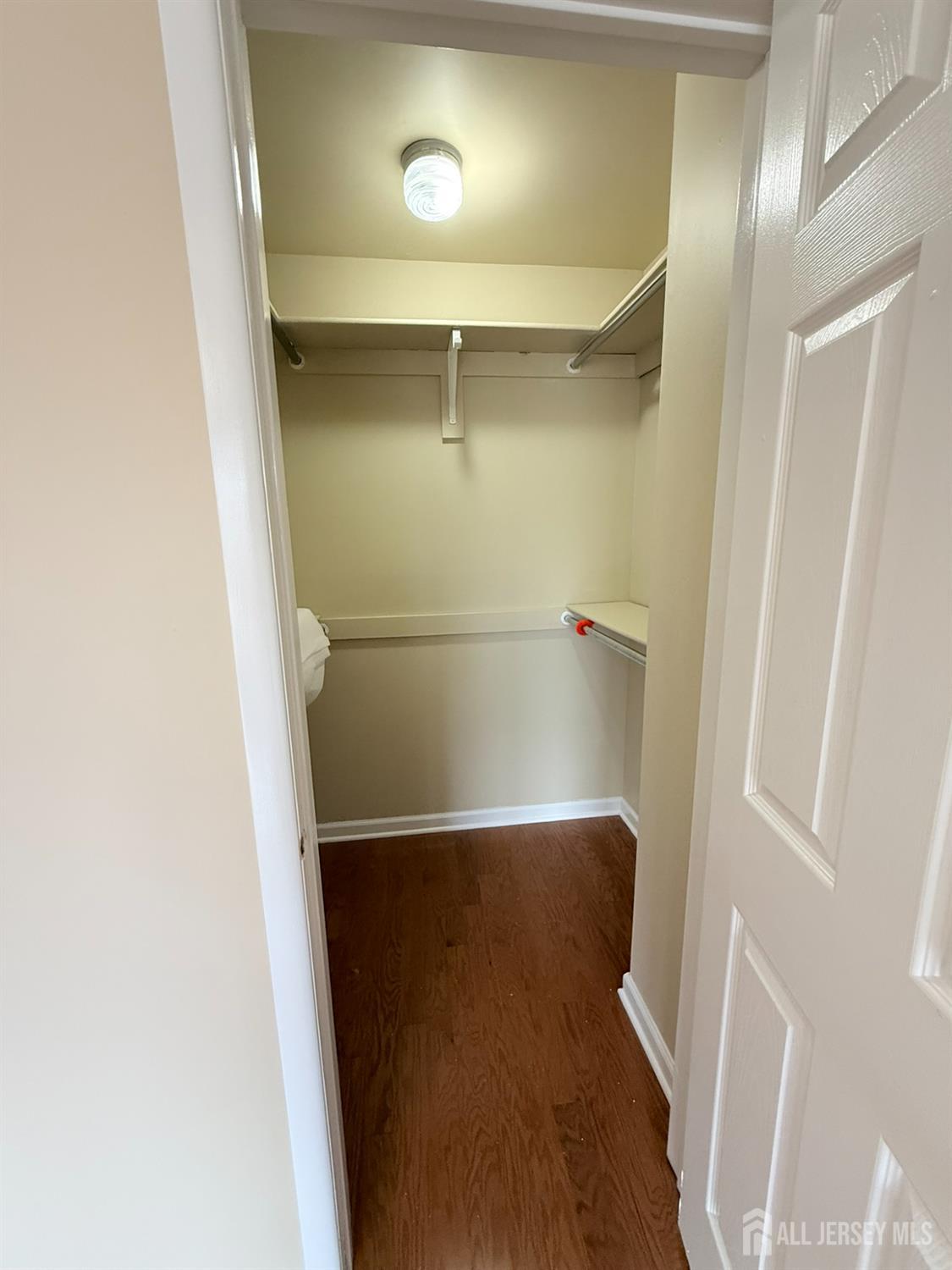 54 Holly, Edison, NJ, 08820