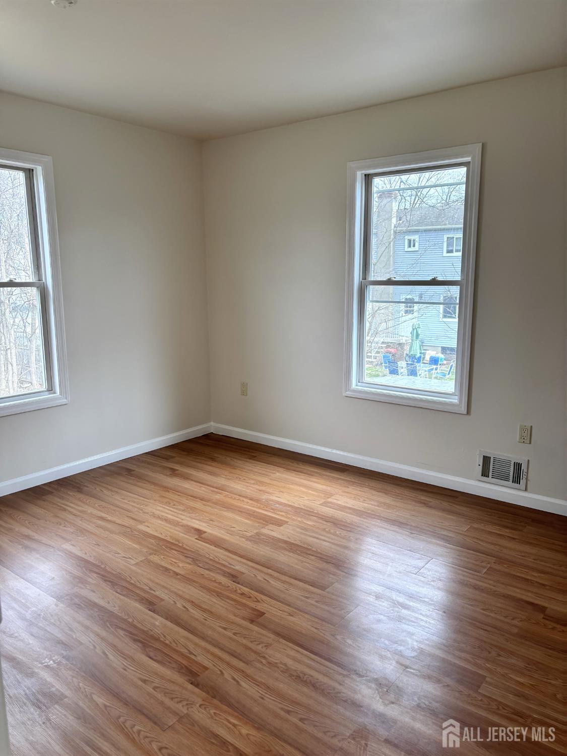 210 2nd, Middlesex, NJ, 08846