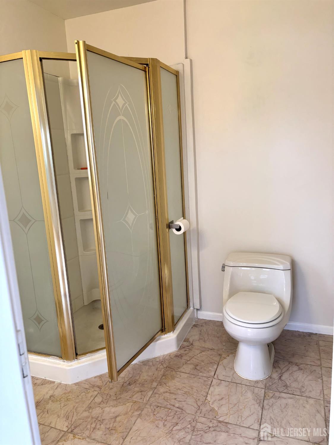 210 2nd, Middlesex, NJ, 08846