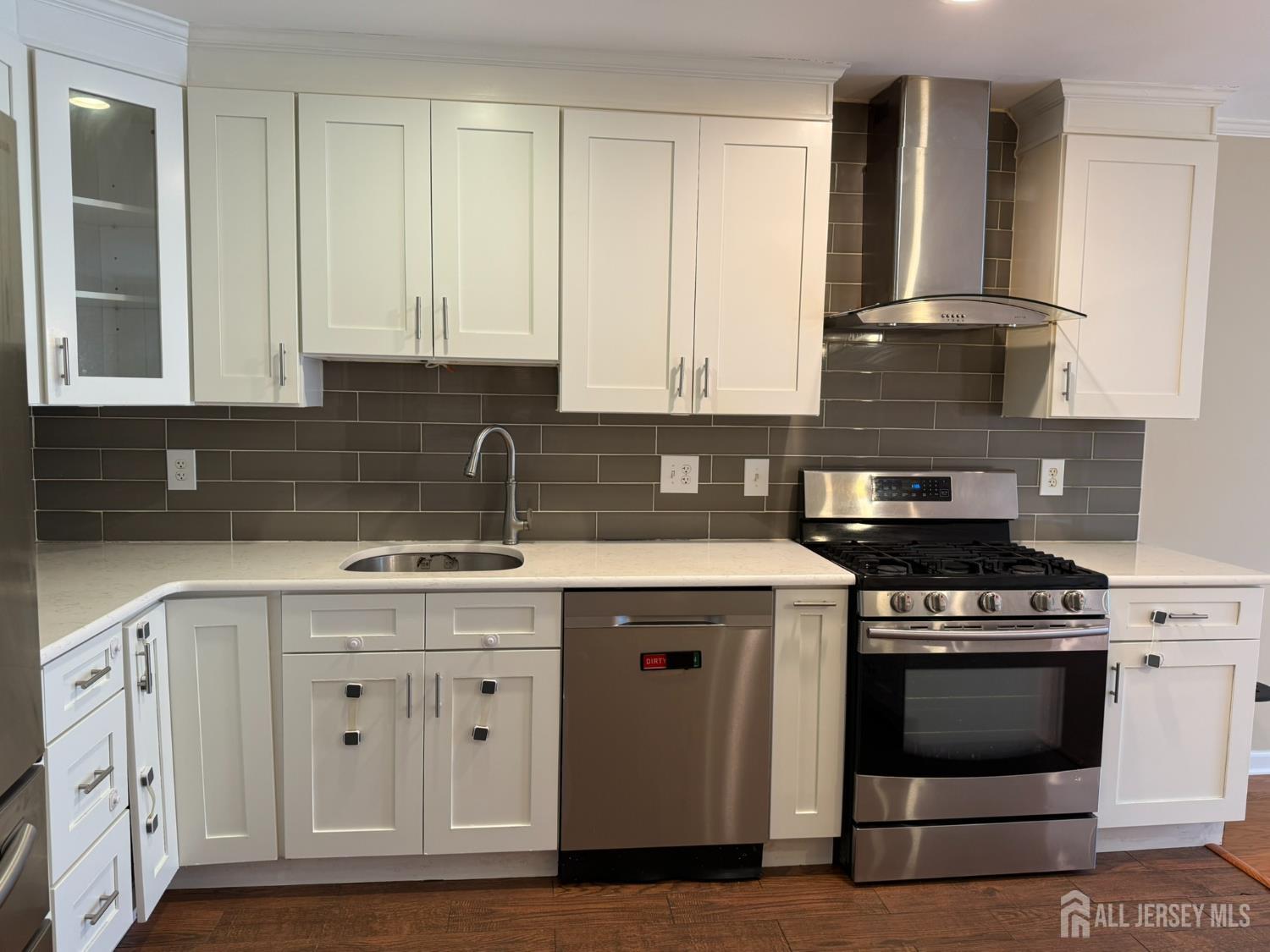 54 Holly, Edison, NJ, 08820