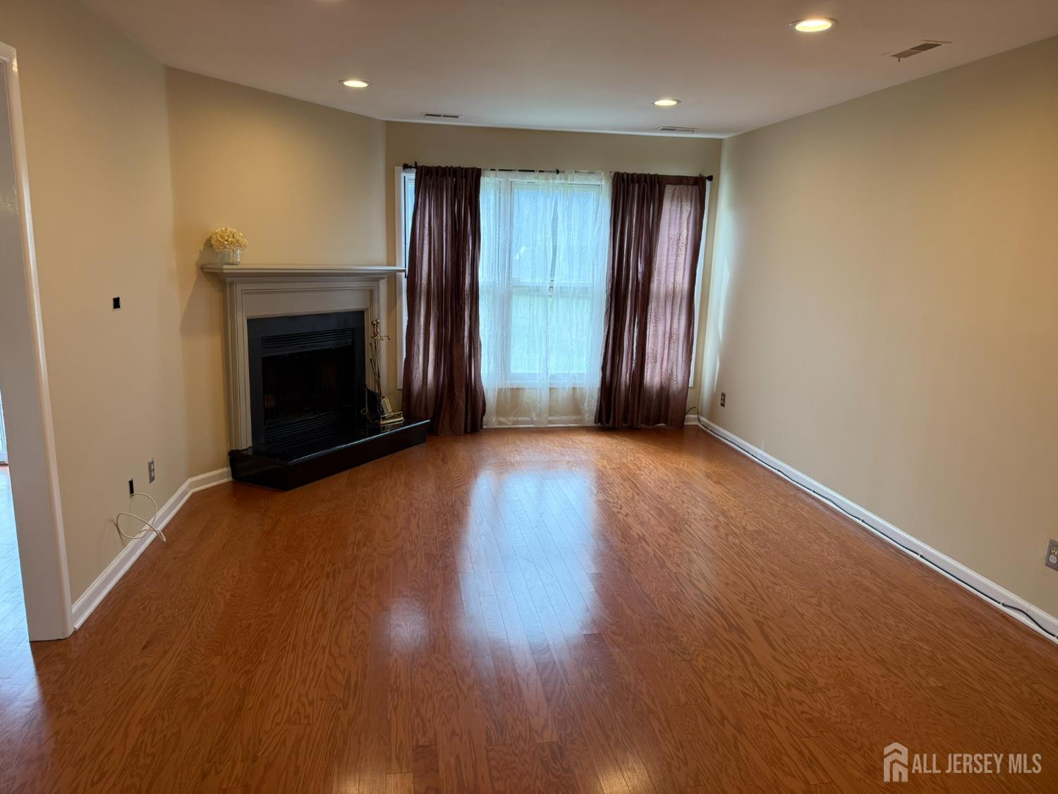 54 Holly, Edison, NJ, 08820