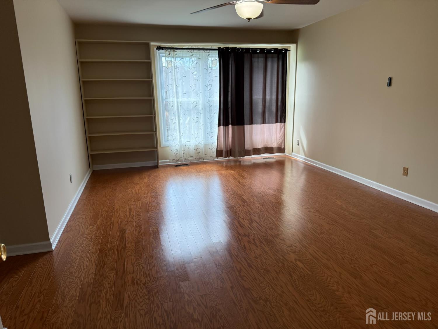 54 Holly, Edison, NJ, 08820