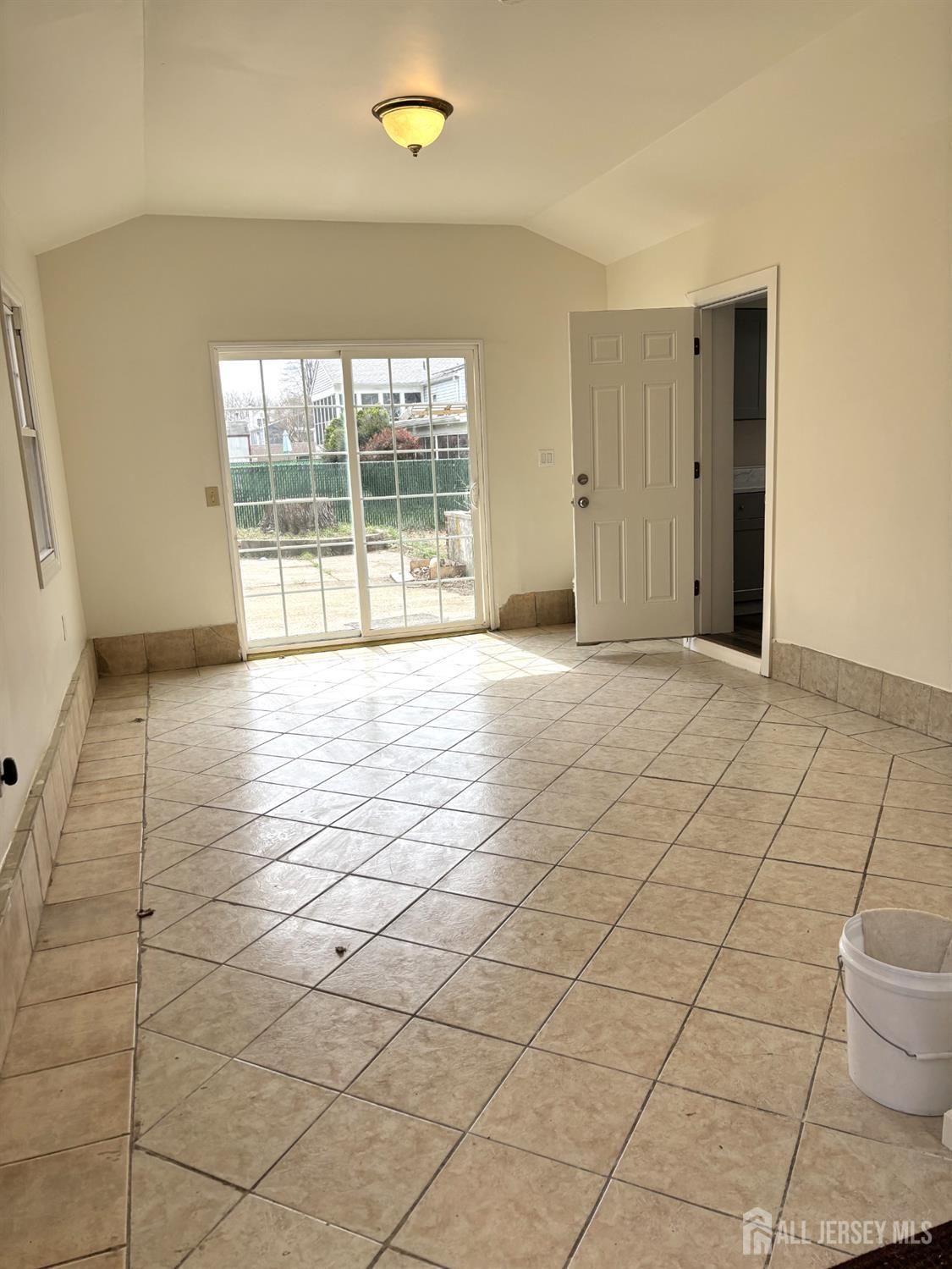 210 2nd, Middlesex, NJ, 08846