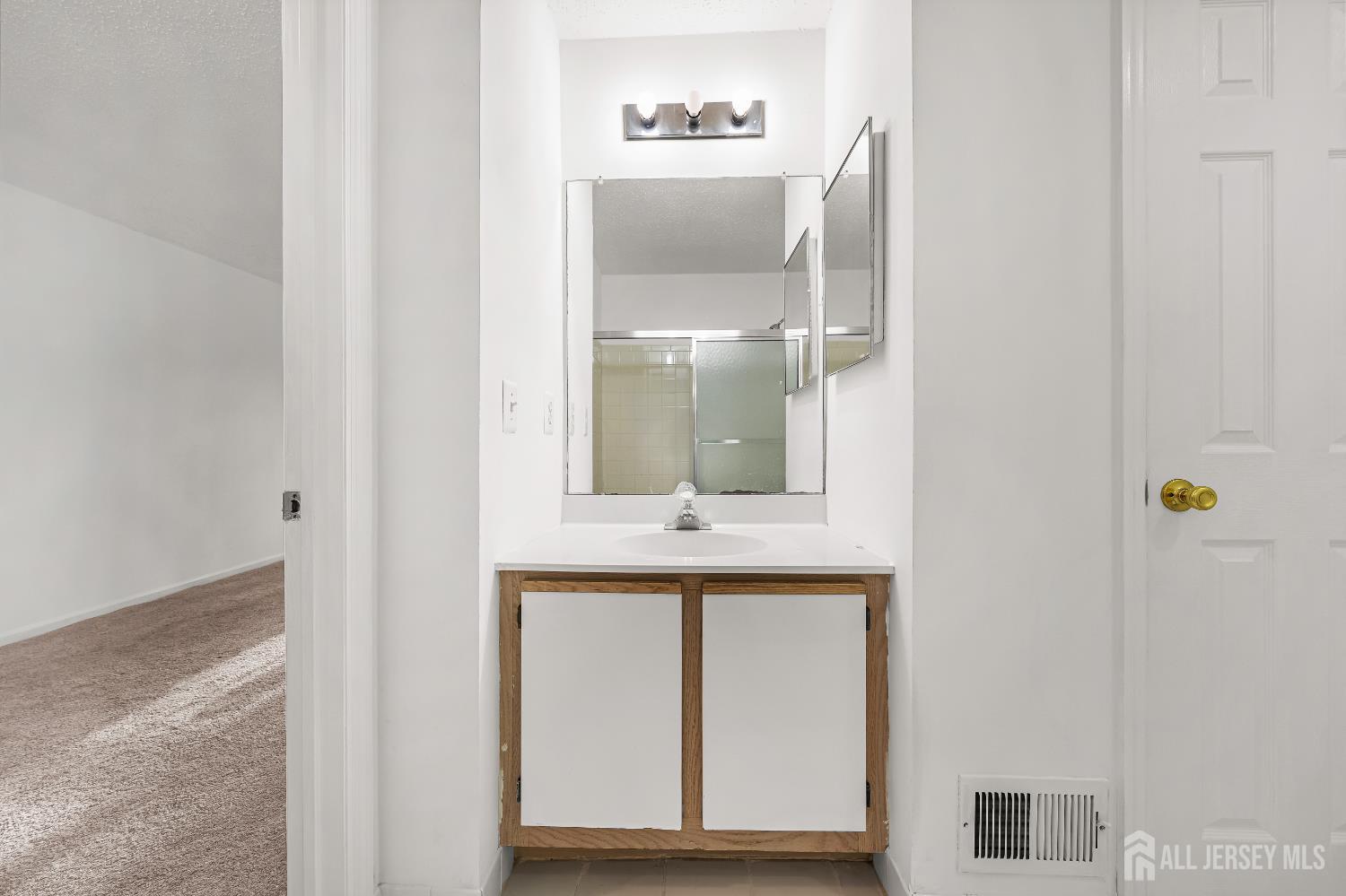 107 Prestwick, Edison, NJ, 08820