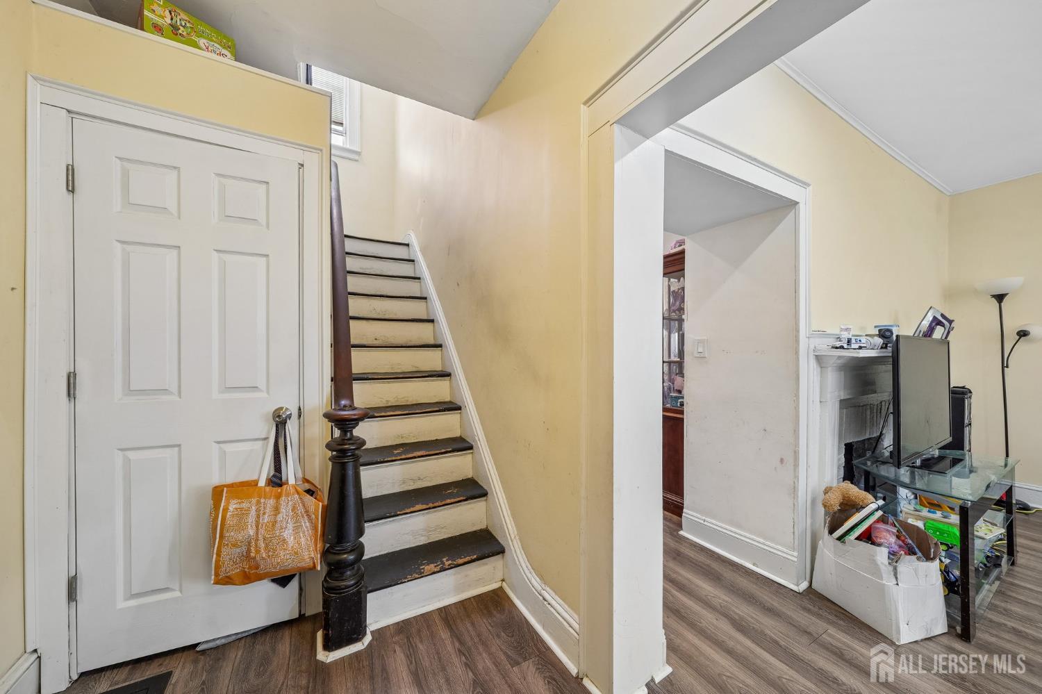 44 state, East Orange, NJ, 07017