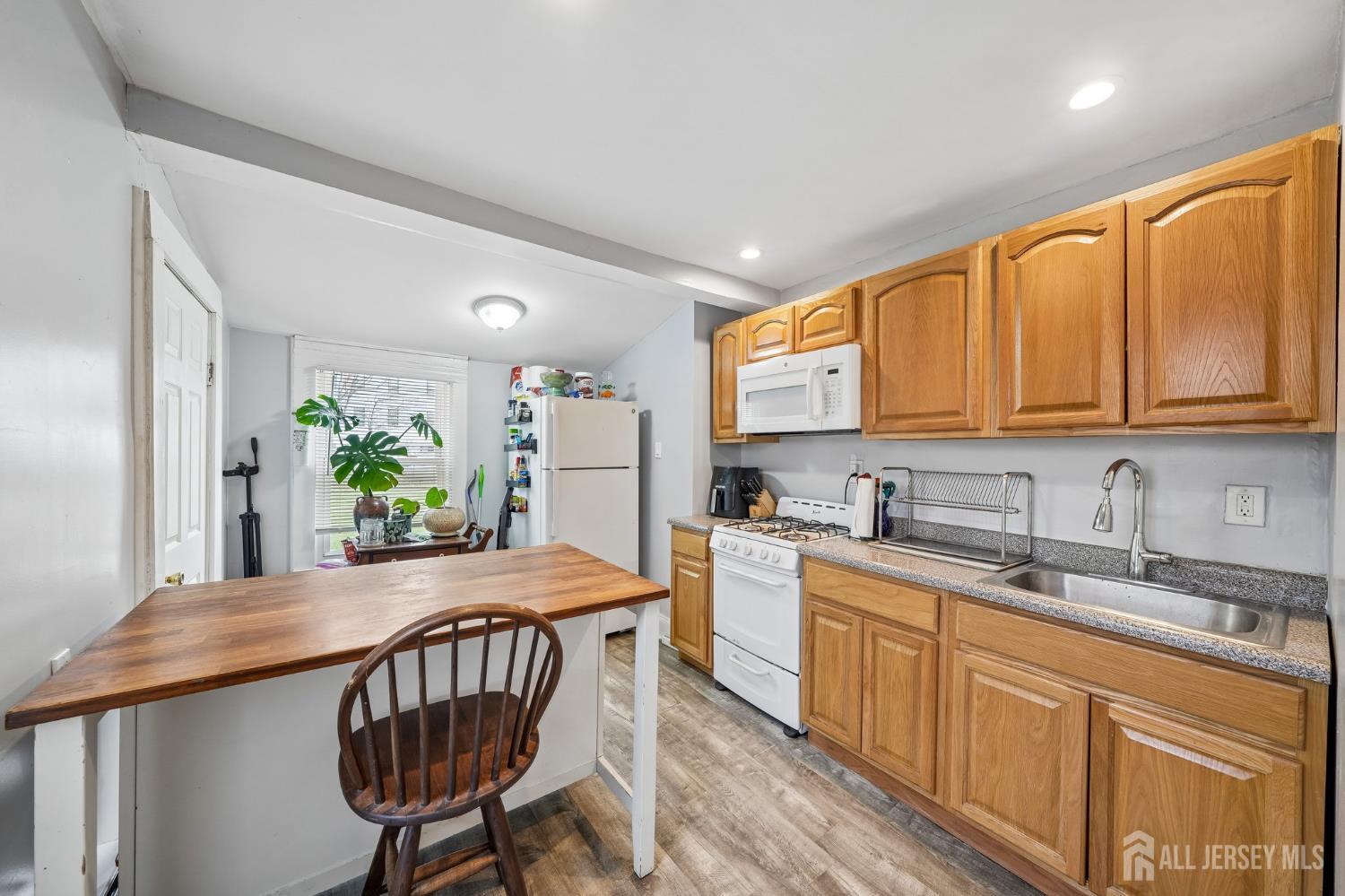 44 state, East Orange, NJ, 07017