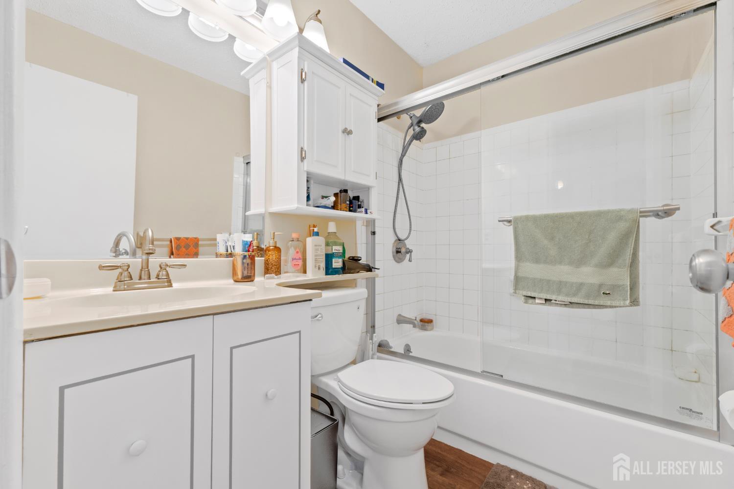 272 Westgate, Edison, NJ, 08820