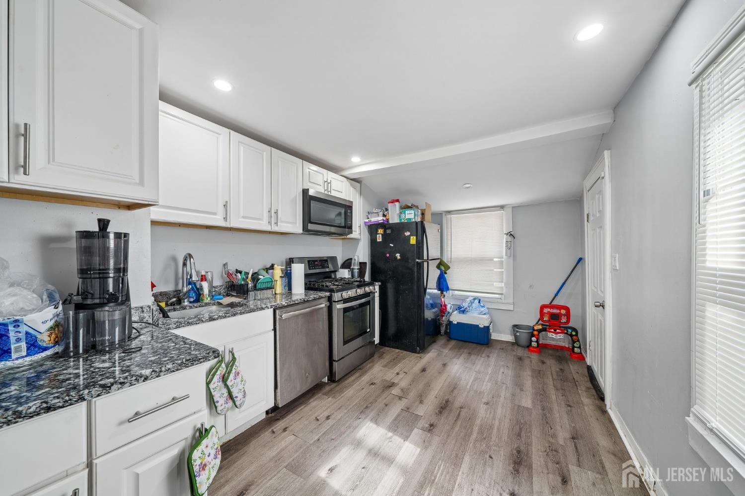 44 state, East Orange, NJ, 07017