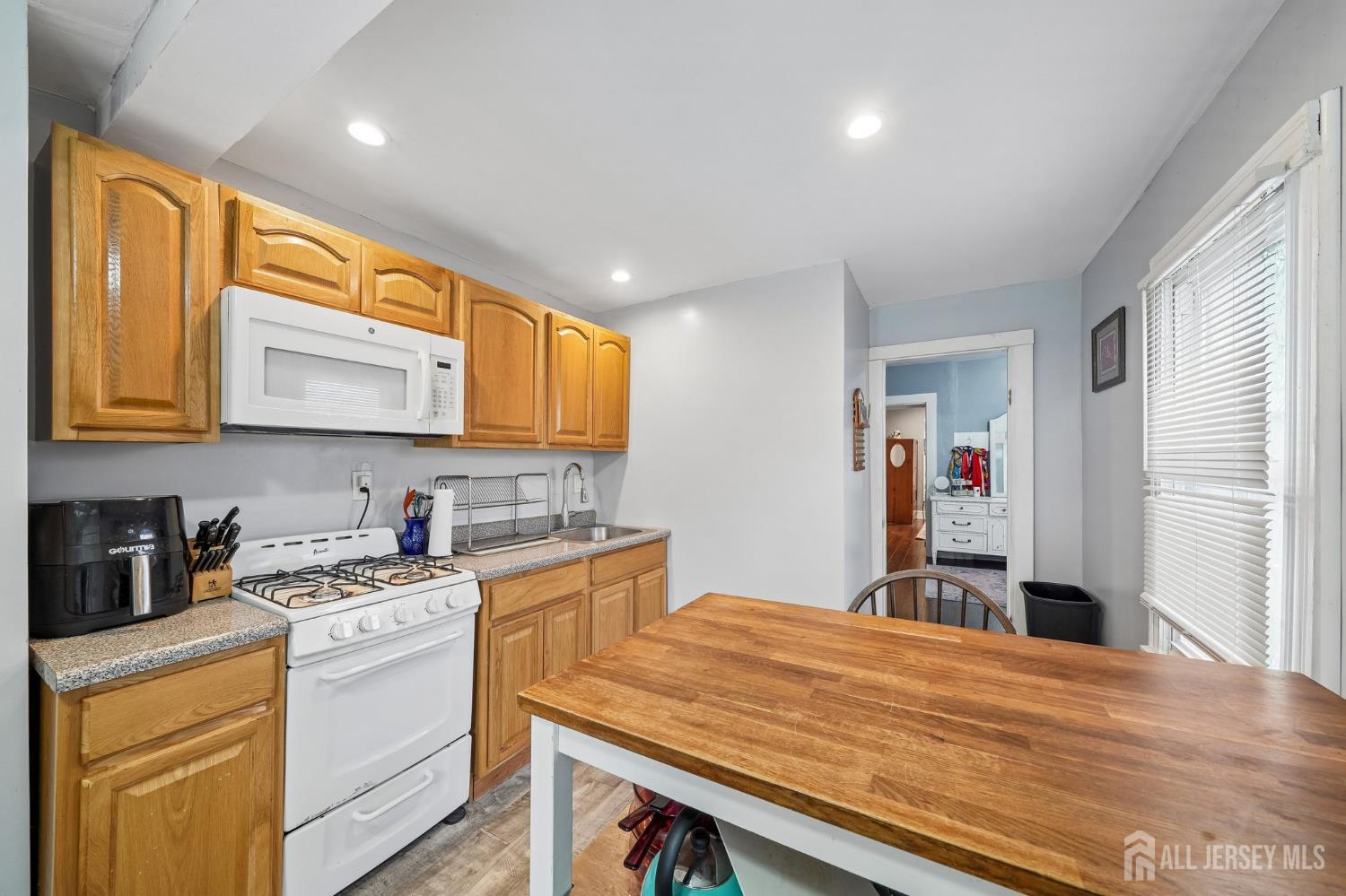 44 state, East Orange, NJ, 07017