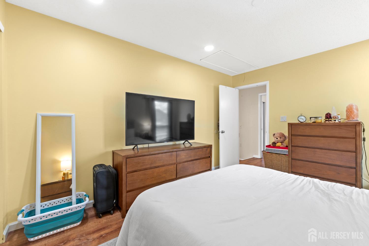 272 Westgate, Edison, NJ, 08820