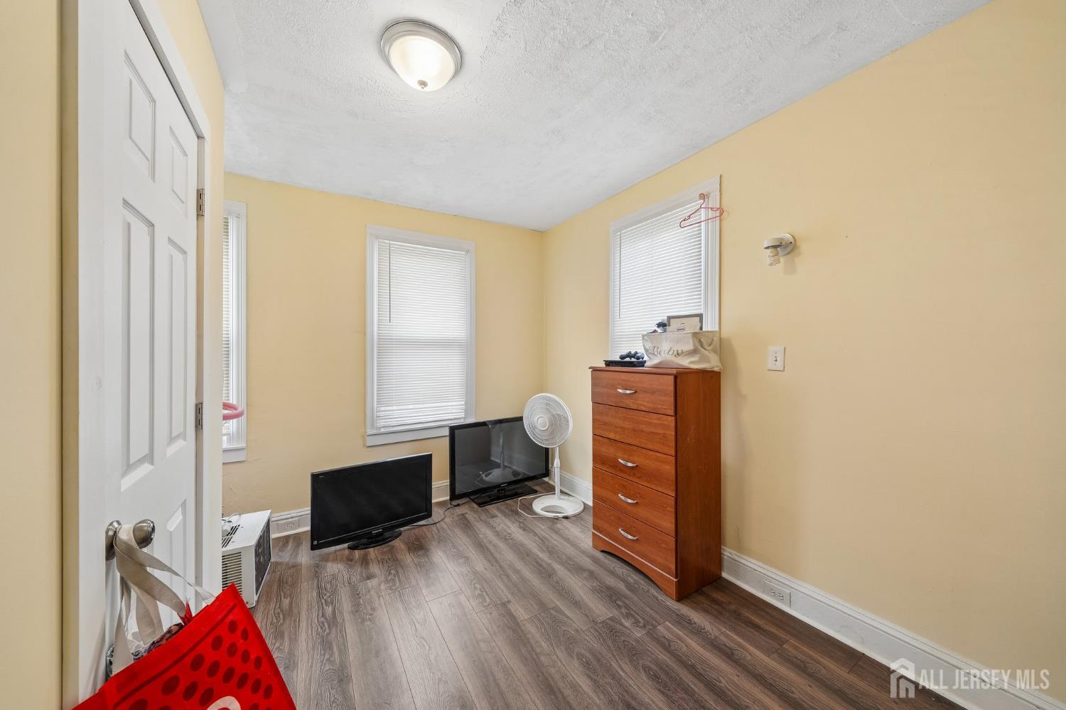 44 state, East Orange, NJ, 07017