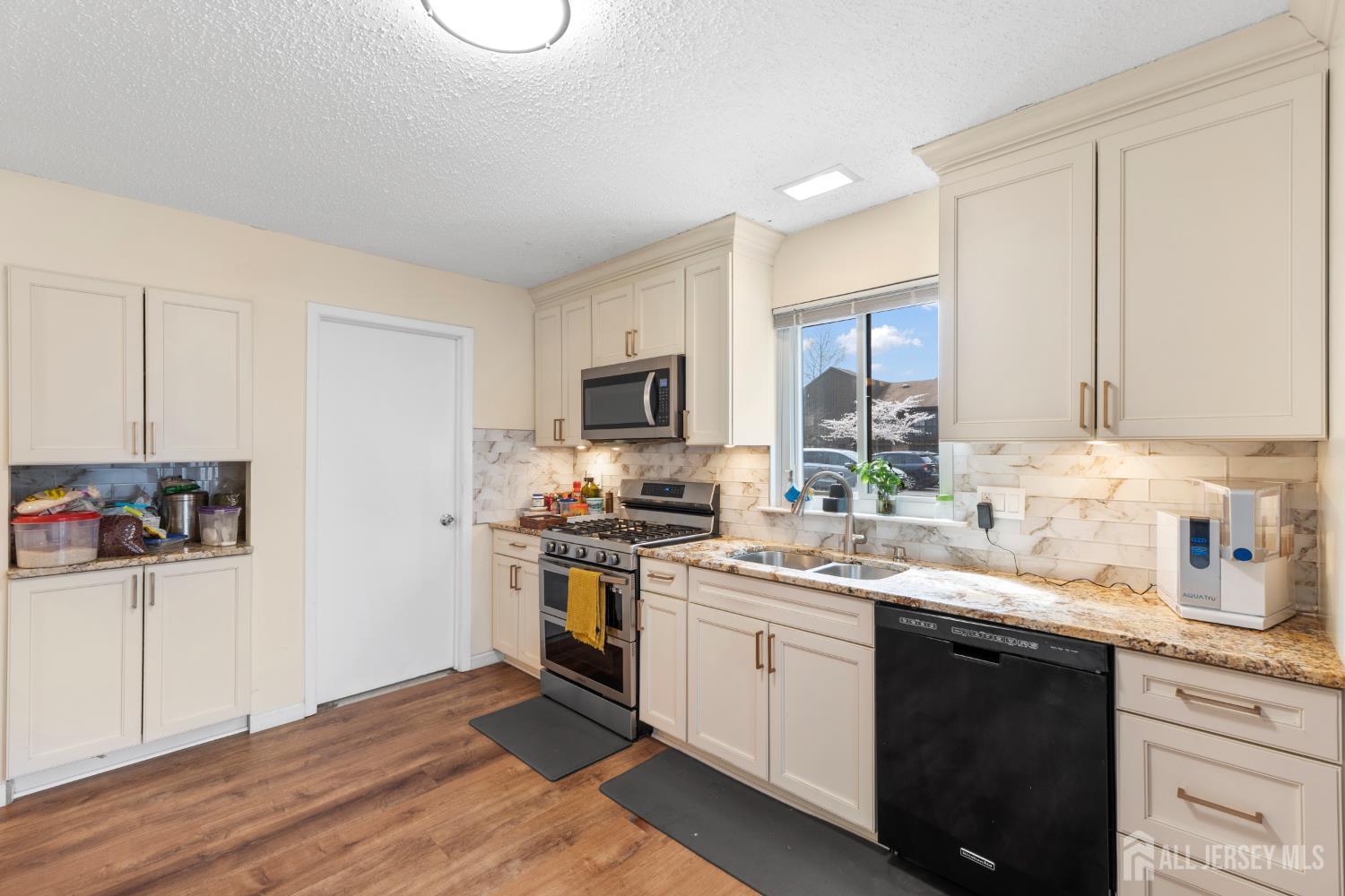 272 Westgate, Edison, NJ, 08820