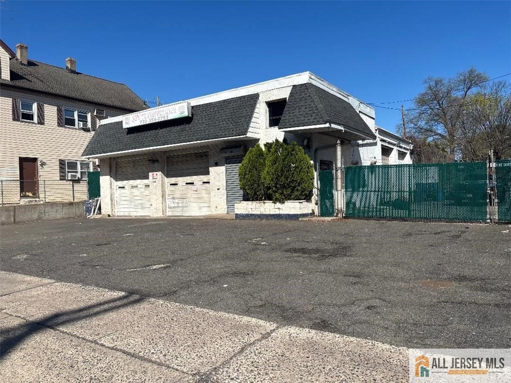 372 Adams St, Newark City, NJ, 07114-2902