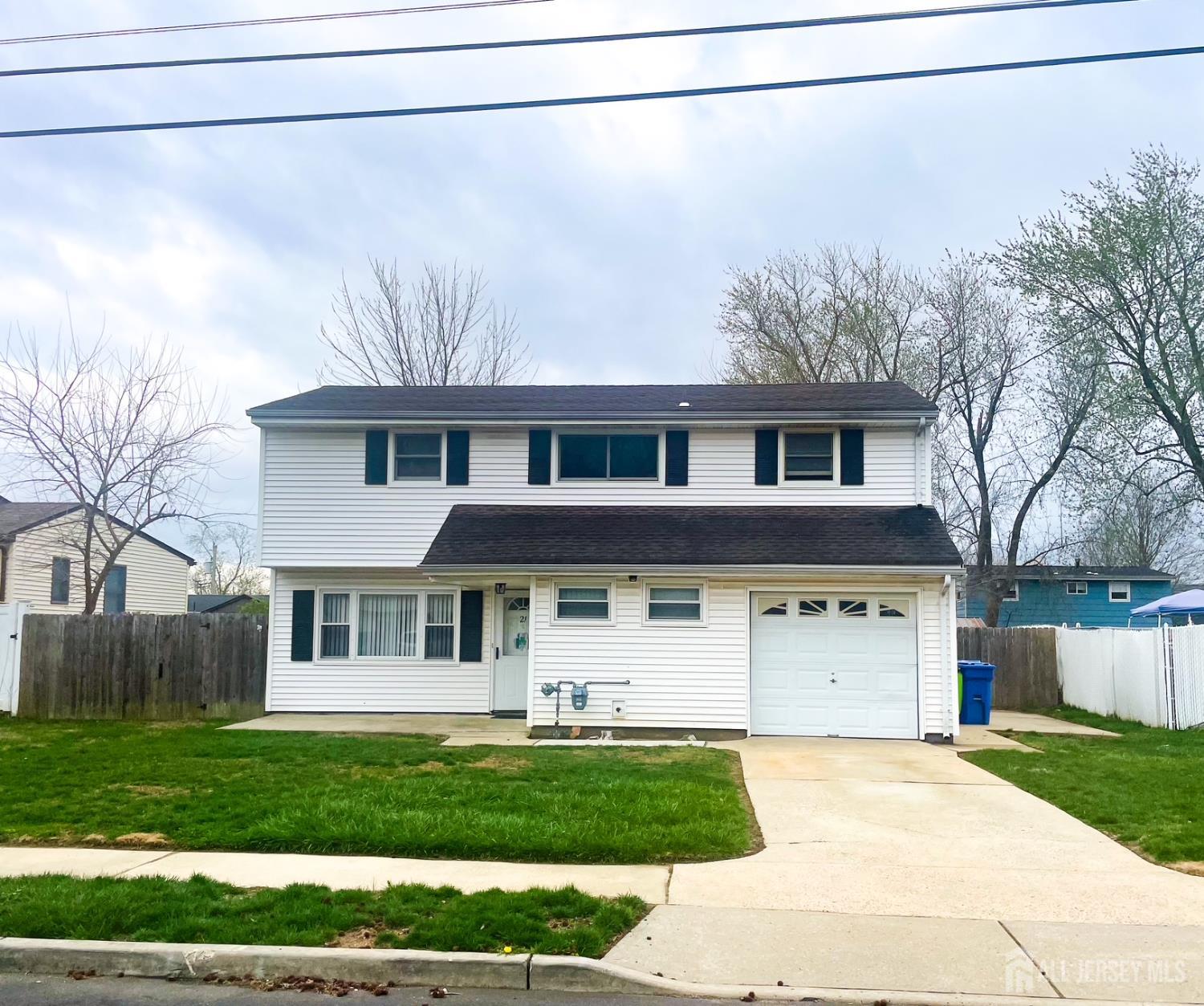 11 Beechwood, Keansburg, NJ, 07734