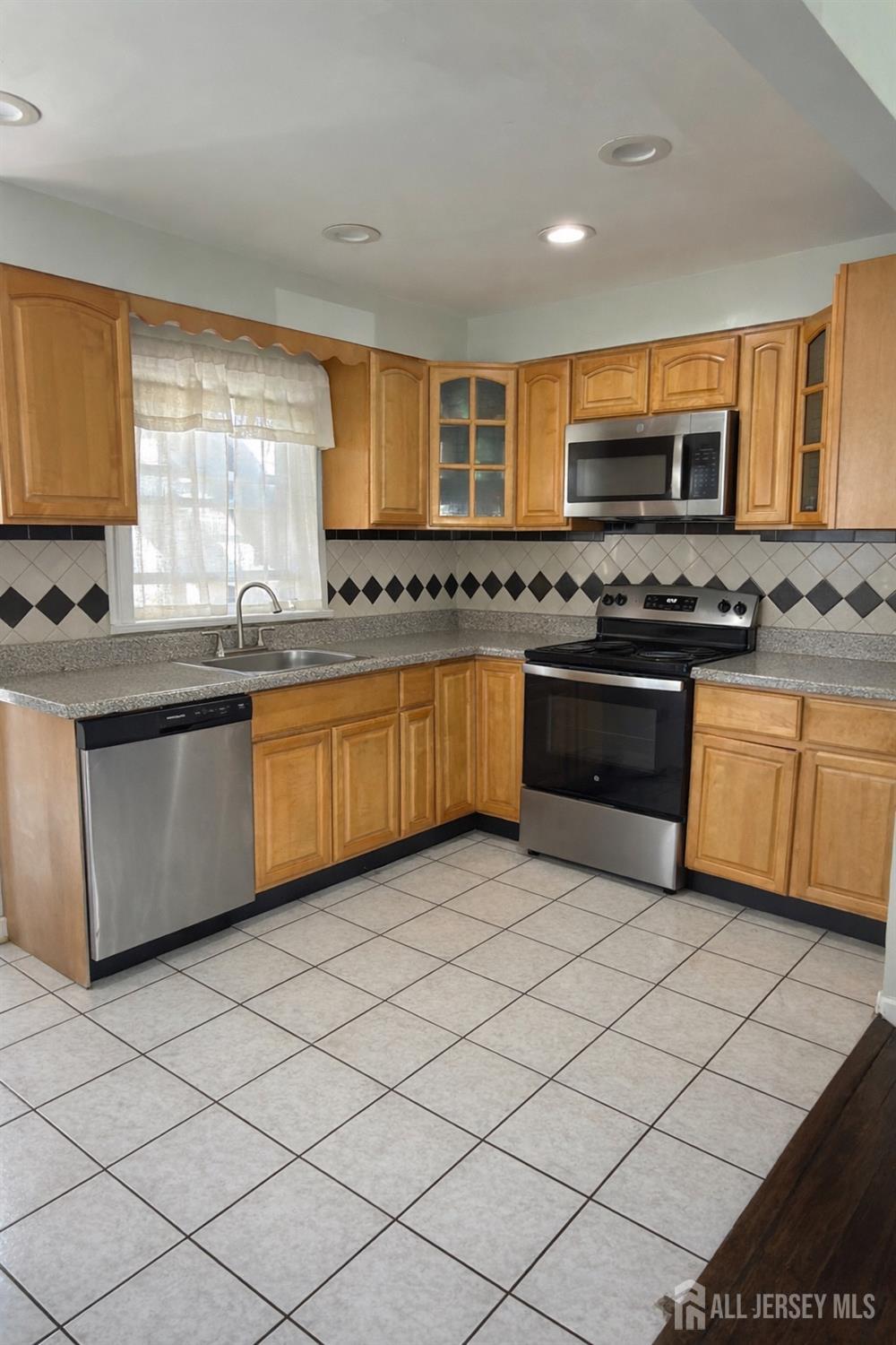 445 Stevenson, Perth Amboy, NJ, 08861