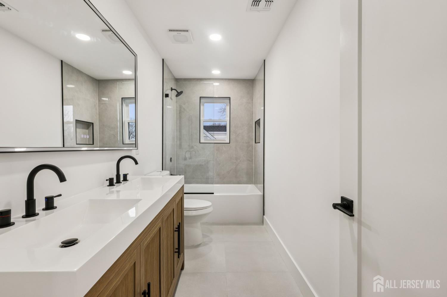 58 Fern, Edison, NJ, 08817