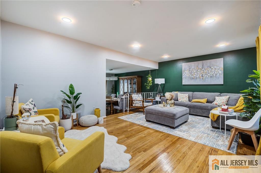 62 Laura, Edison, NJ, 08820