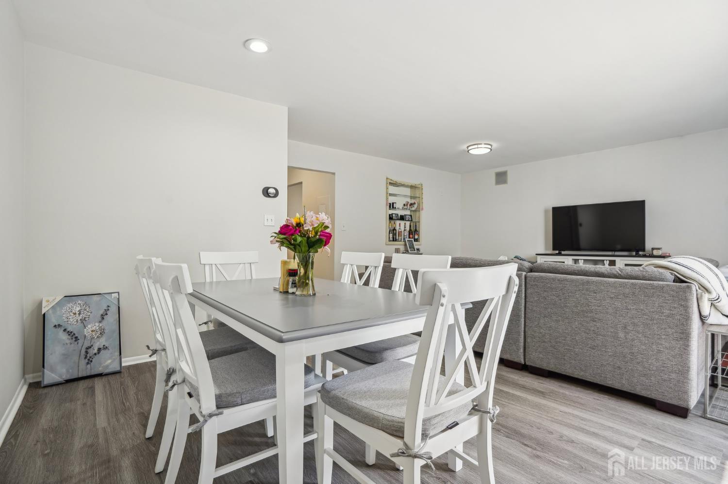 165 NE Essex UNIT 110, Metuchen, NJ, 08840